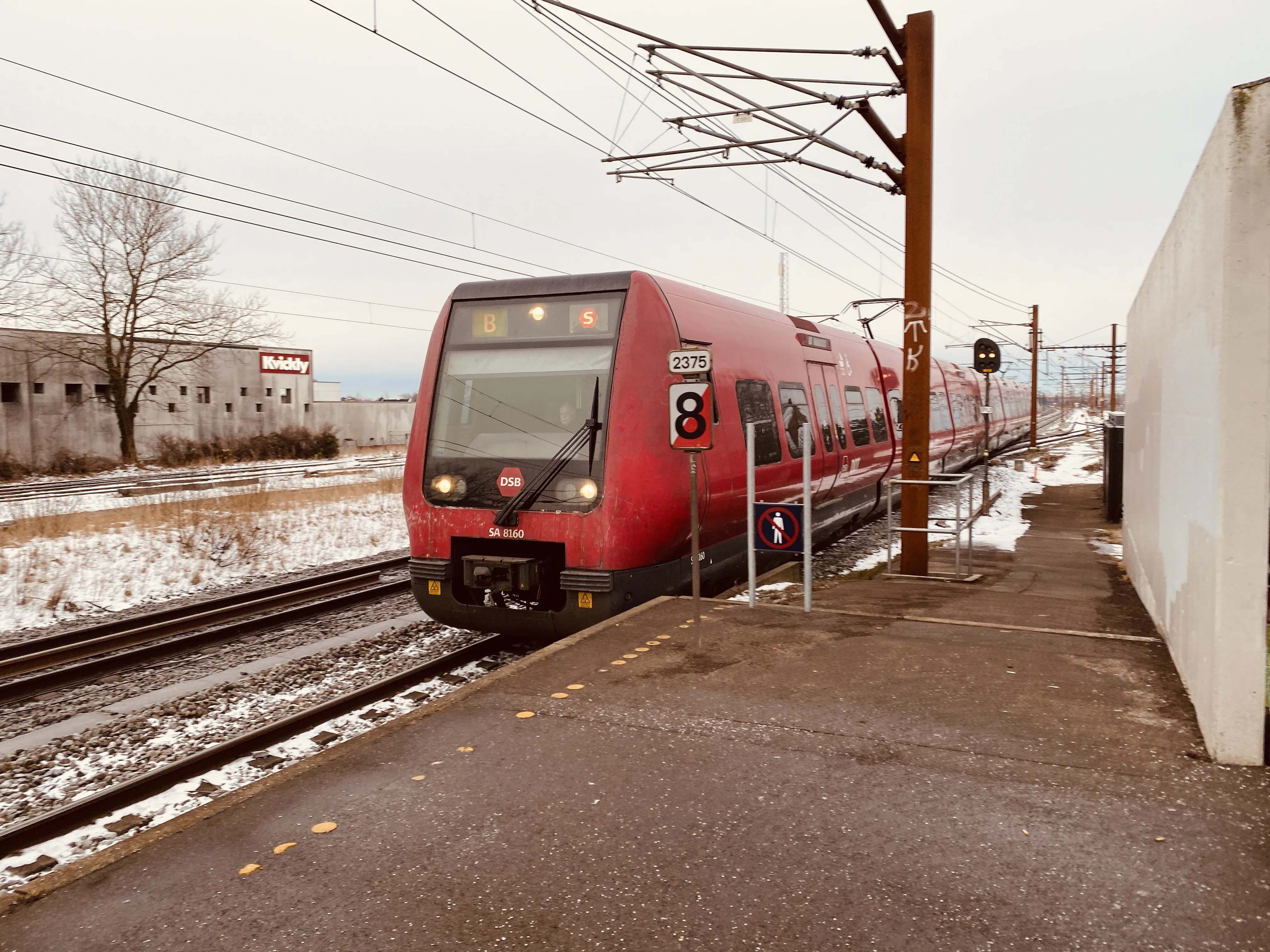 Billede af DSB SA 8160 fotograferet ud for Taastrup S-togstrinbræt. Billede af DSB SA 8160 fotograferet ud for Taastrup S-togstrinbræt.