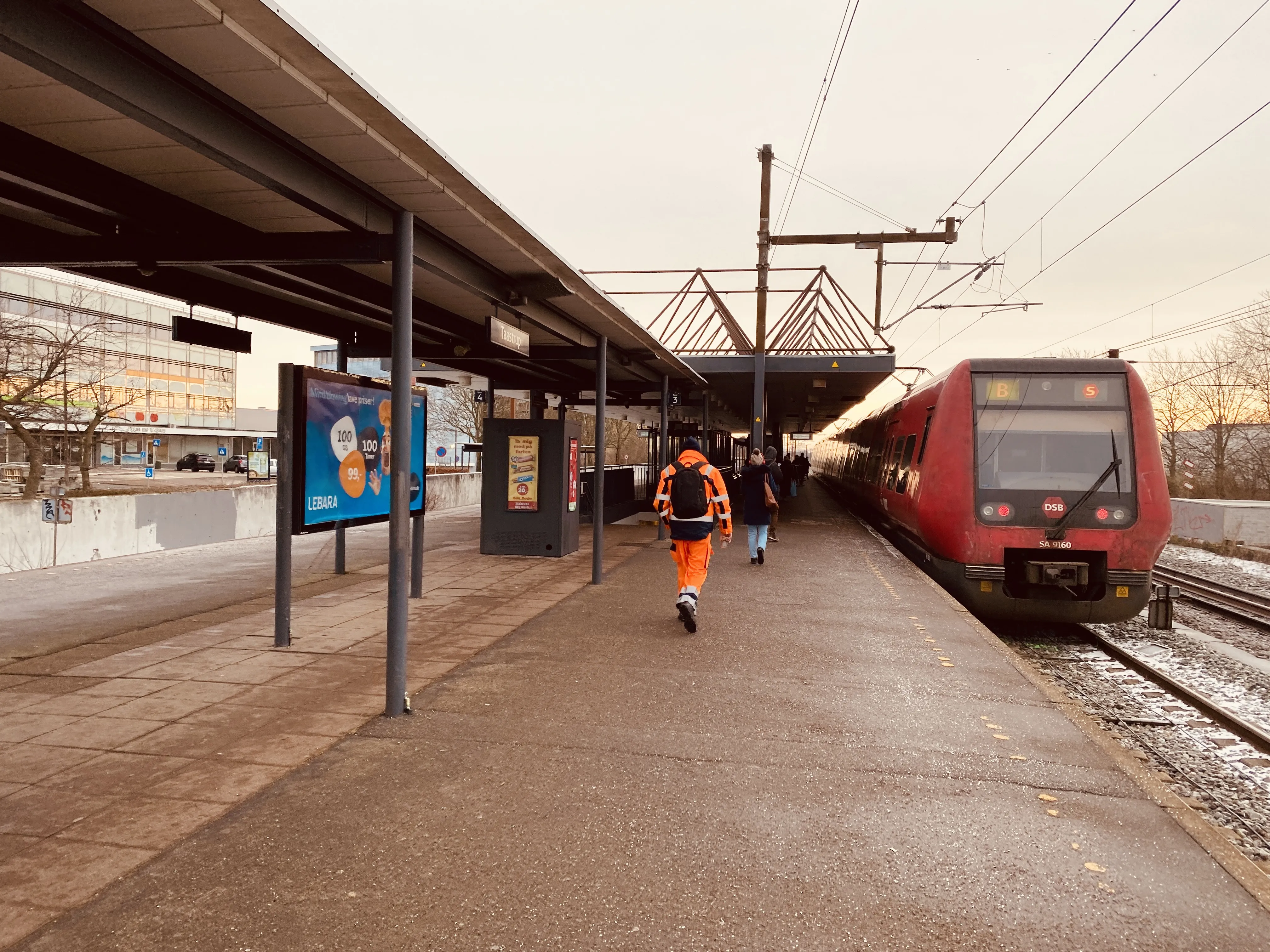 Billede af DSB SA 8160 fotograferet ud for Taastrup S-togstrinbræt. Billede af DSB SA 8160 fotograferet ud for Taastrup S-togstrinbræt.