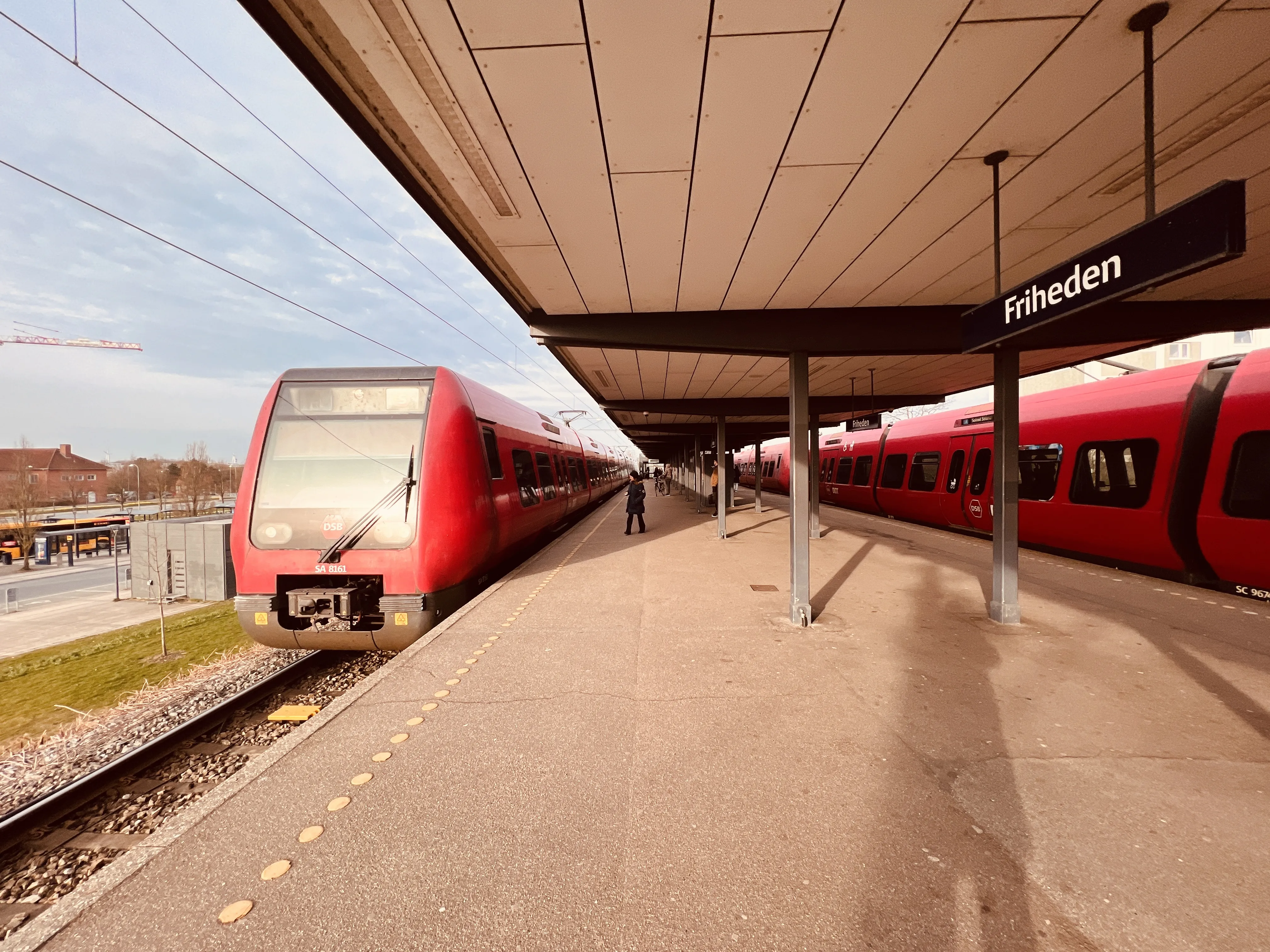 Billede af DSB SA 8161 fotograferet ud for Friheden S-togstrinbræt. Billede af DSB SA 8161 fotograferet ud for Friheden S-togstrinbræt.