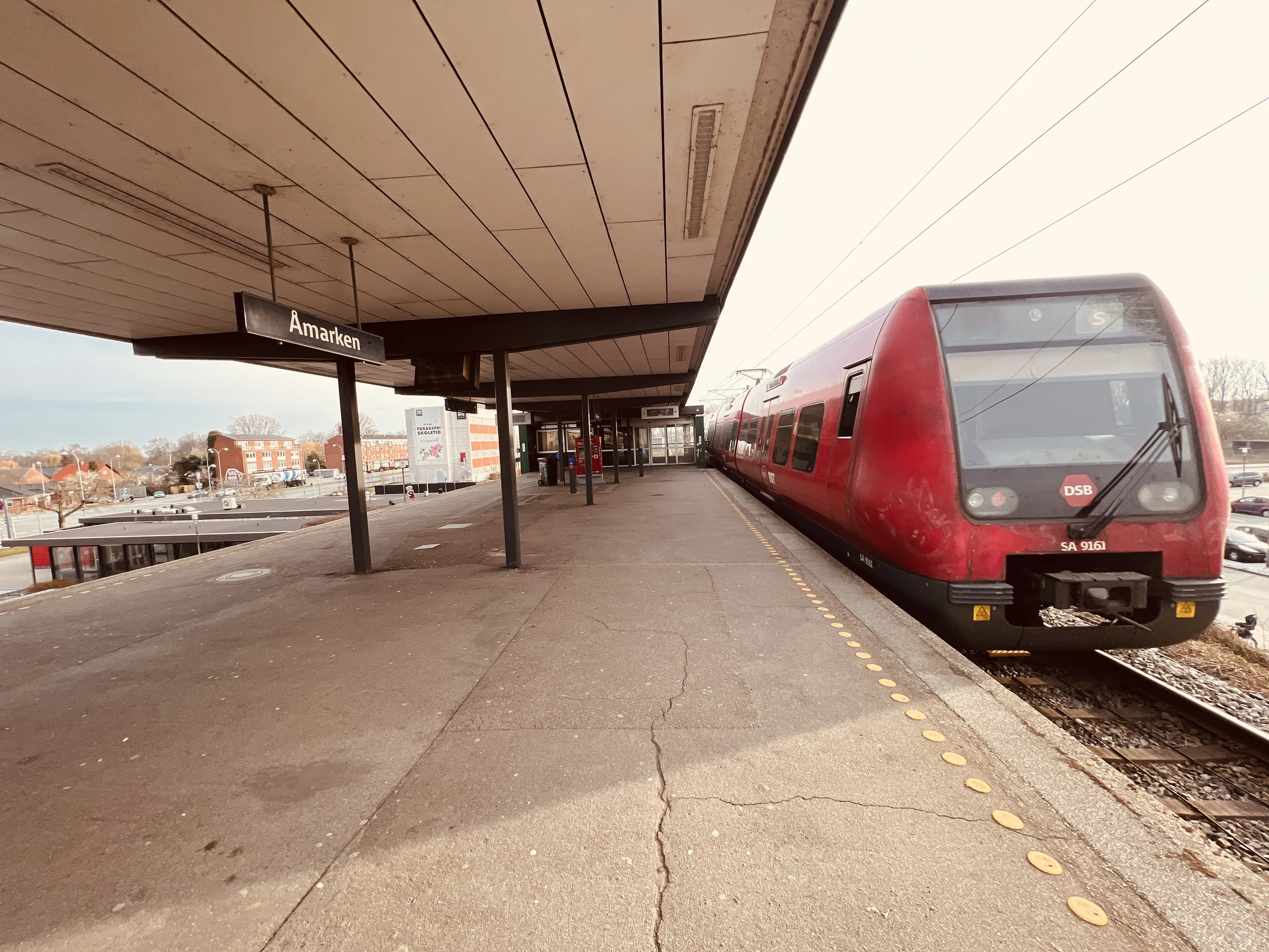 Billede af DSB SA 8161 fotograferet ud for Åmarken S-togstrinbræt. Billede af DSB SA 8161 fotograferet ud for Åmarken S-togstrinbræt.