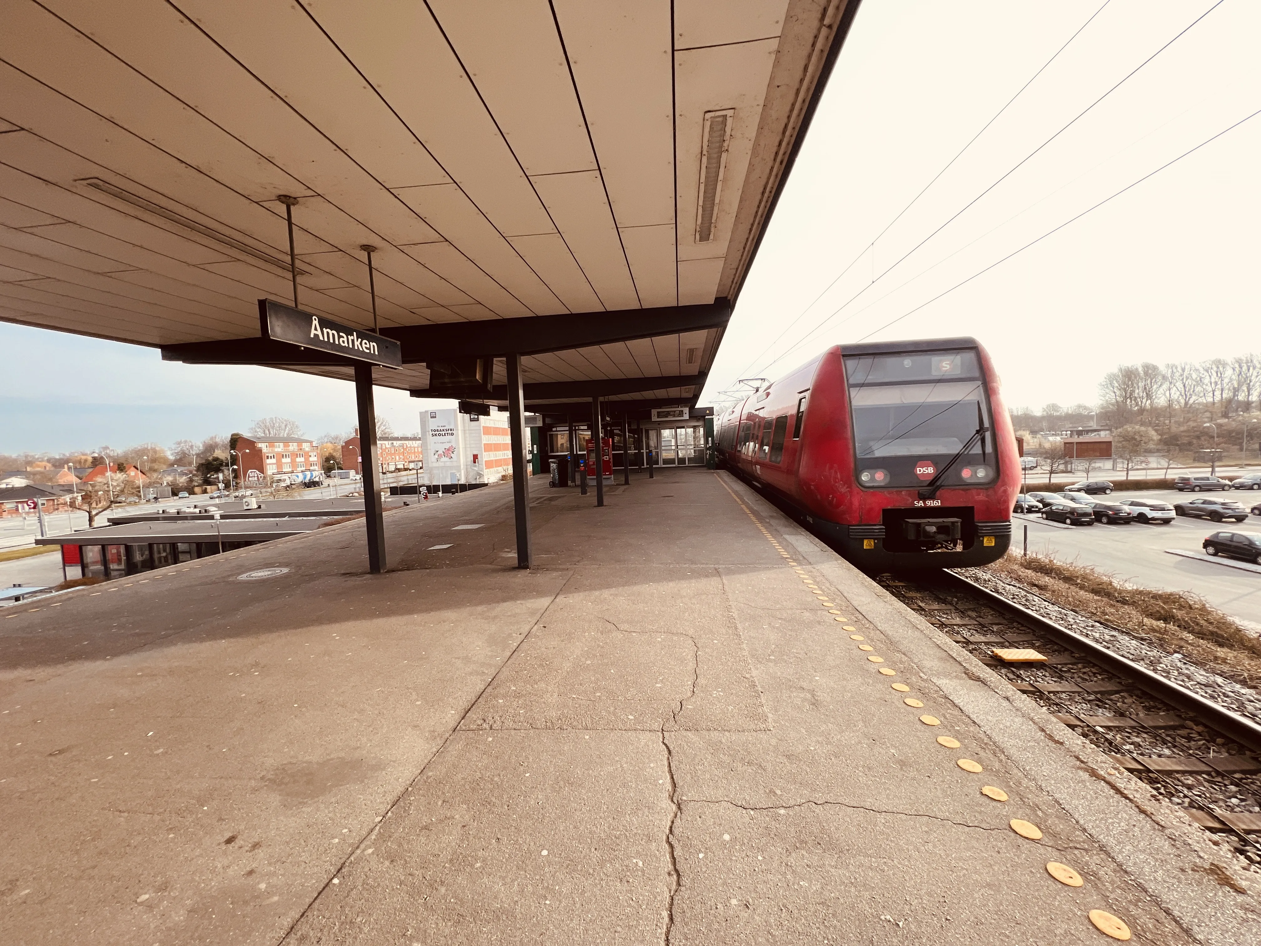 Billede af DSB SA 8161 fotograferet ud for Åmarken S-togstrinbræt. Billede af DSB SA 8161 fotograferet ud for Åmarken S-togstrinbræt.