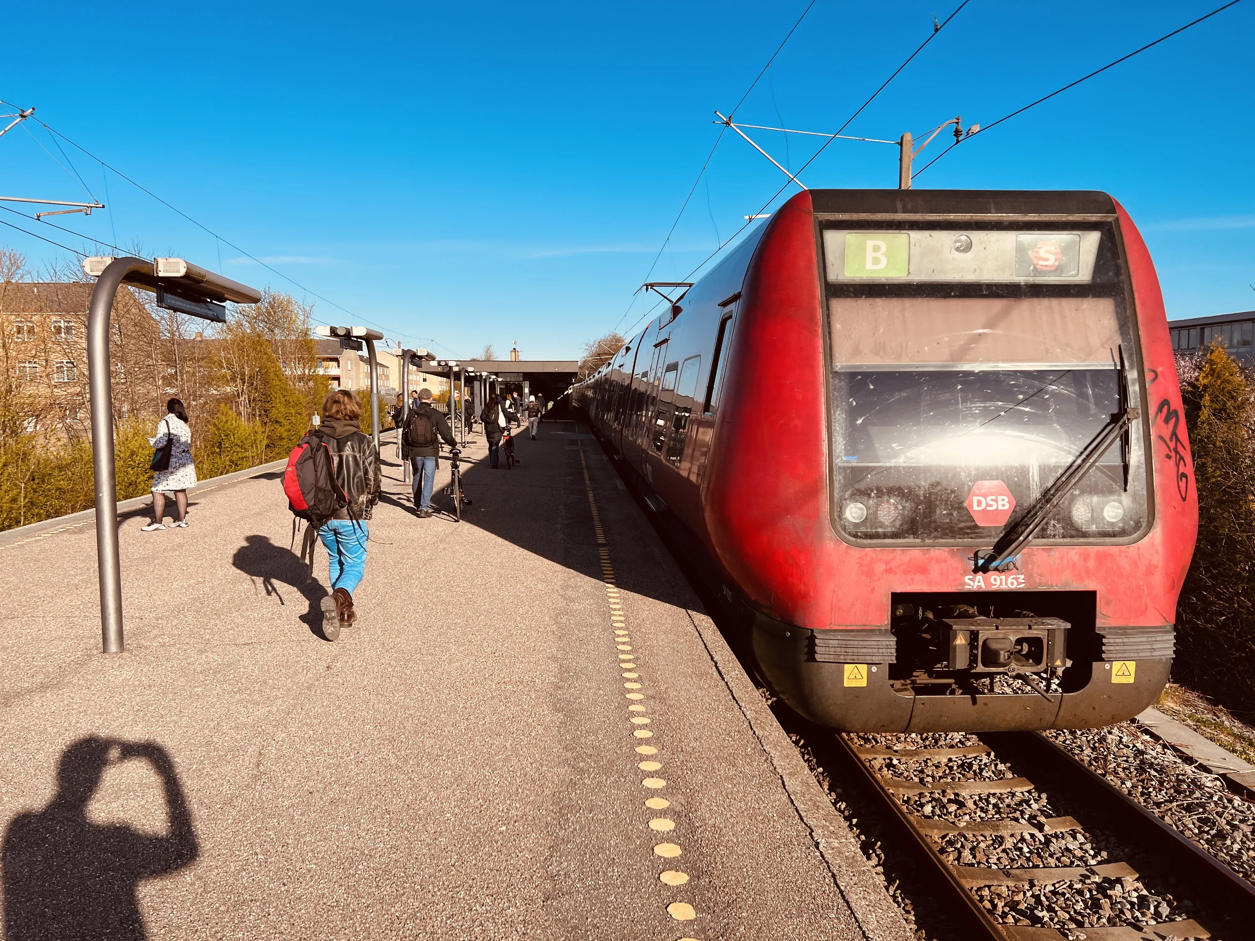 Billede af DSB SA 8163 fotograferet ud for Kildebakke S-togstrinbræt.