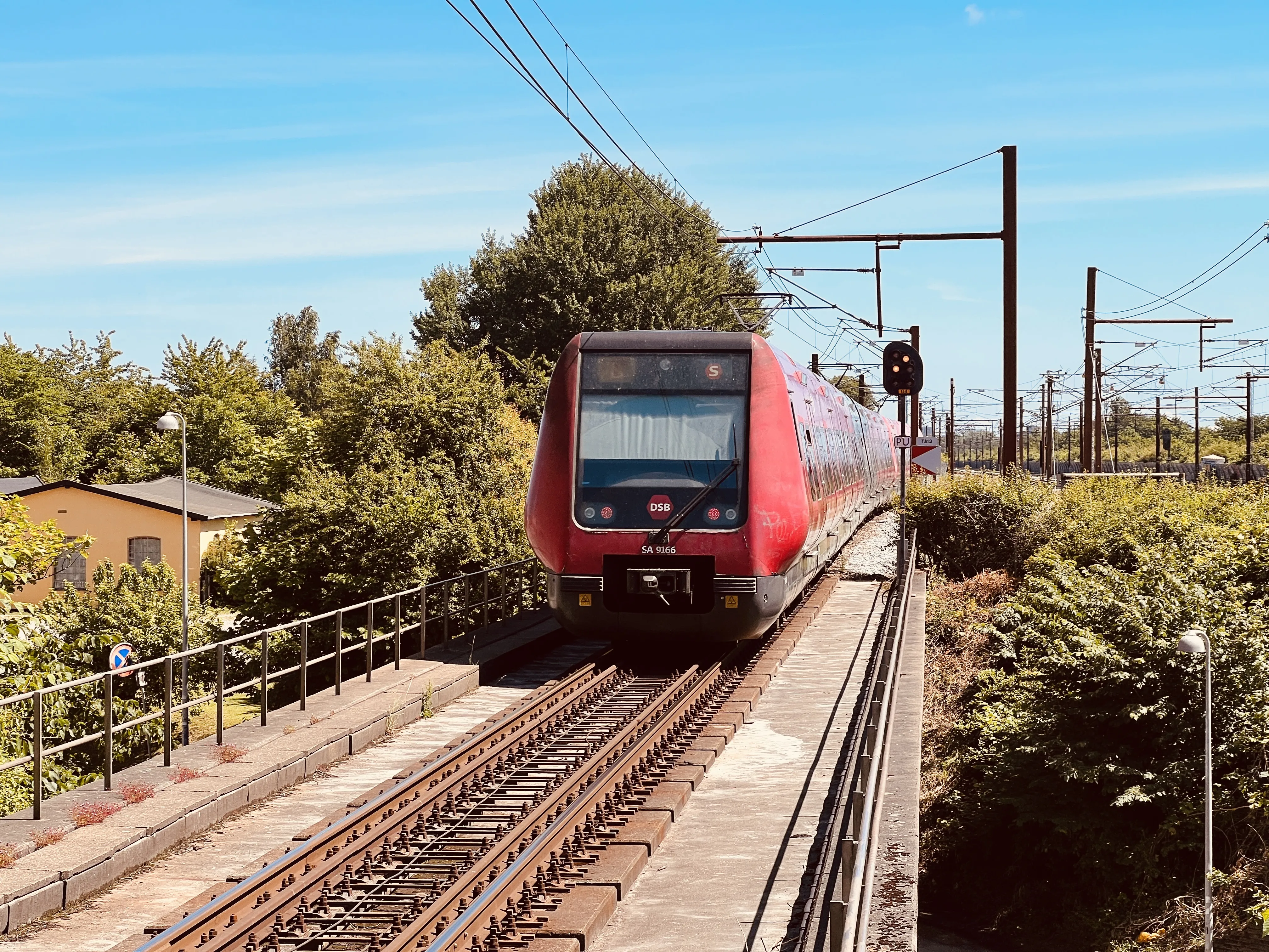 Billede af DSB SA 8166 fotograferet ud for Taastrup S-togstrinbræt. Billede af DSB SA 8166 fotograferet ud for Taastrup S-togstrinbræt.