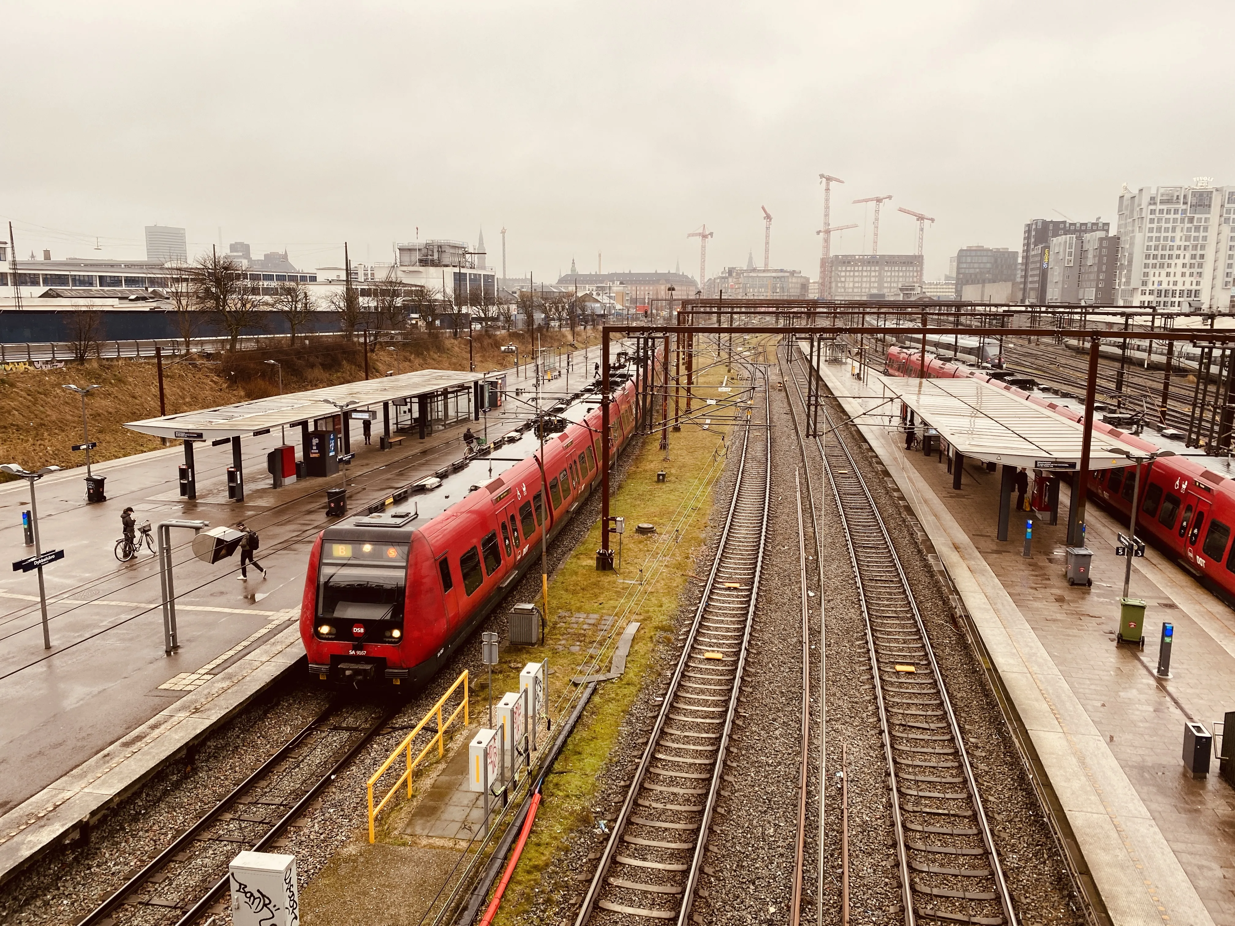 Billede af DSB SA 8167 fotograferet ud for Dybbølsbro S-togstrinbræt. Billede af DSB SA 8167 fotograferet ud for Dybbølsbro S-togstrinbræt.