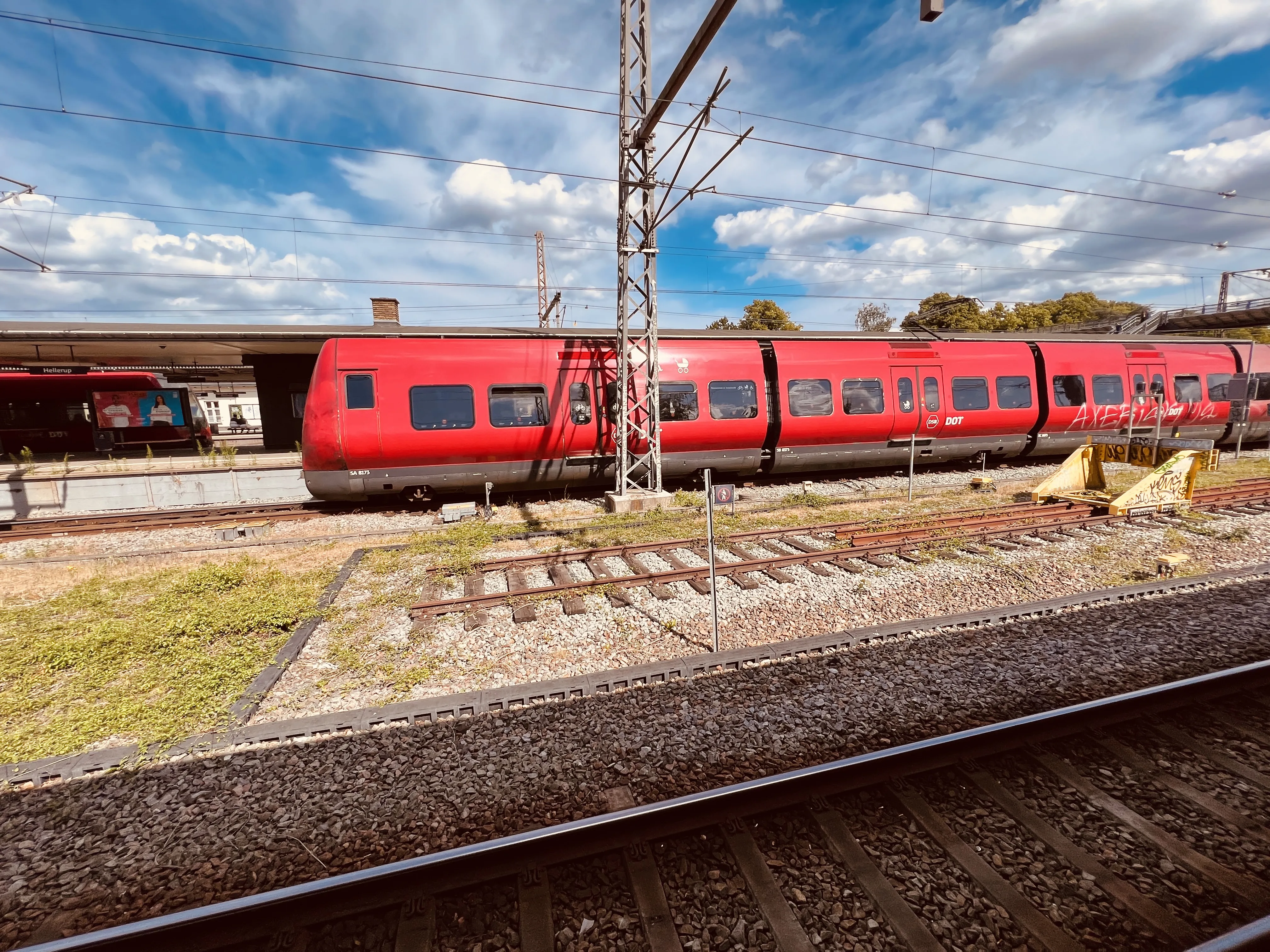 Billede af DSB SA 8173 fotograferet ud for Hellerup Station. Billede af DSB SA 8173 fotograferet ud for Hellerup Station.