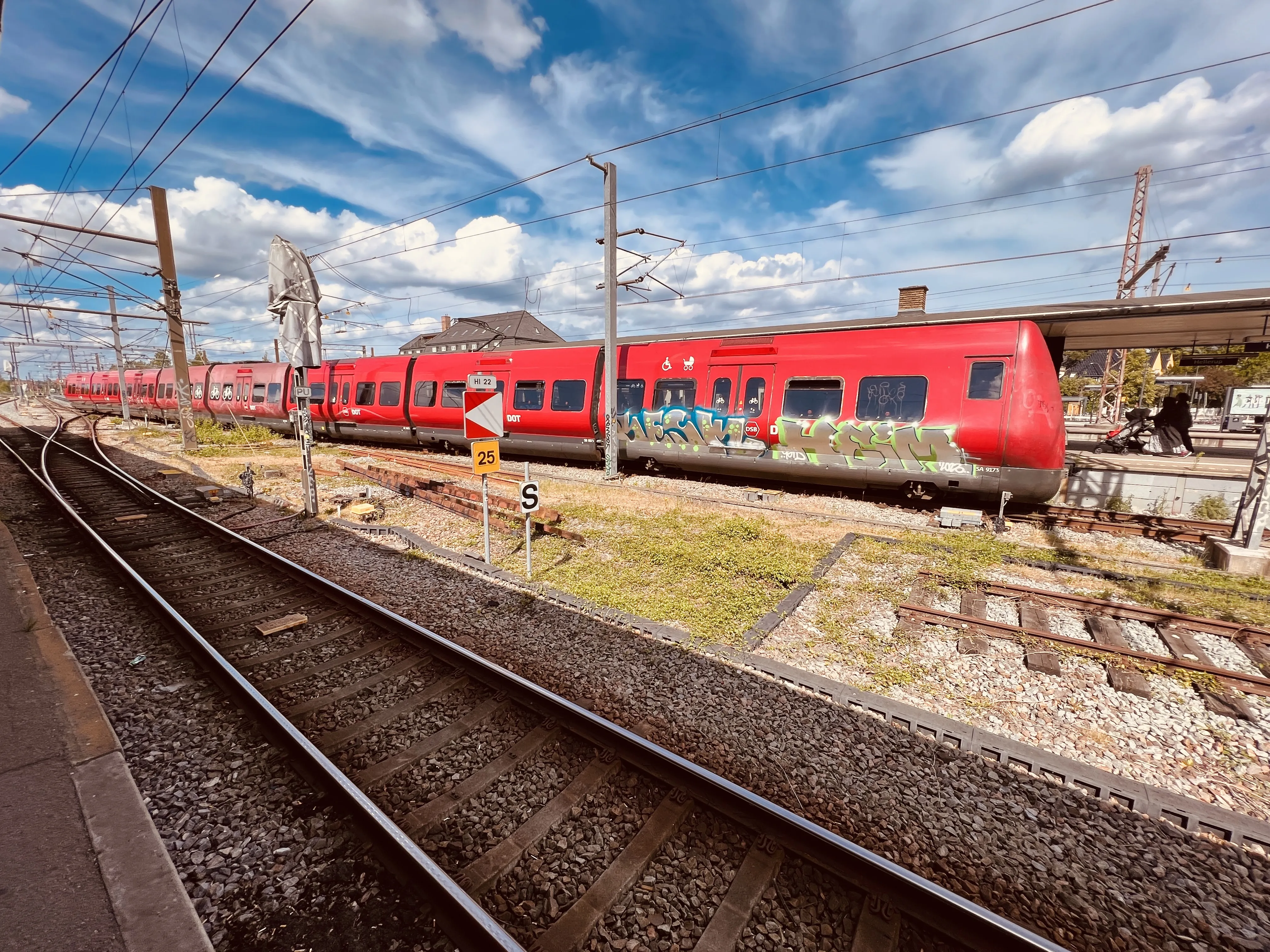 Billede af DSB SA 8173 fotograferet ud for Hellerup Station. Billede af DSB SA 8173 fotograferet ud for Hellerup Station.