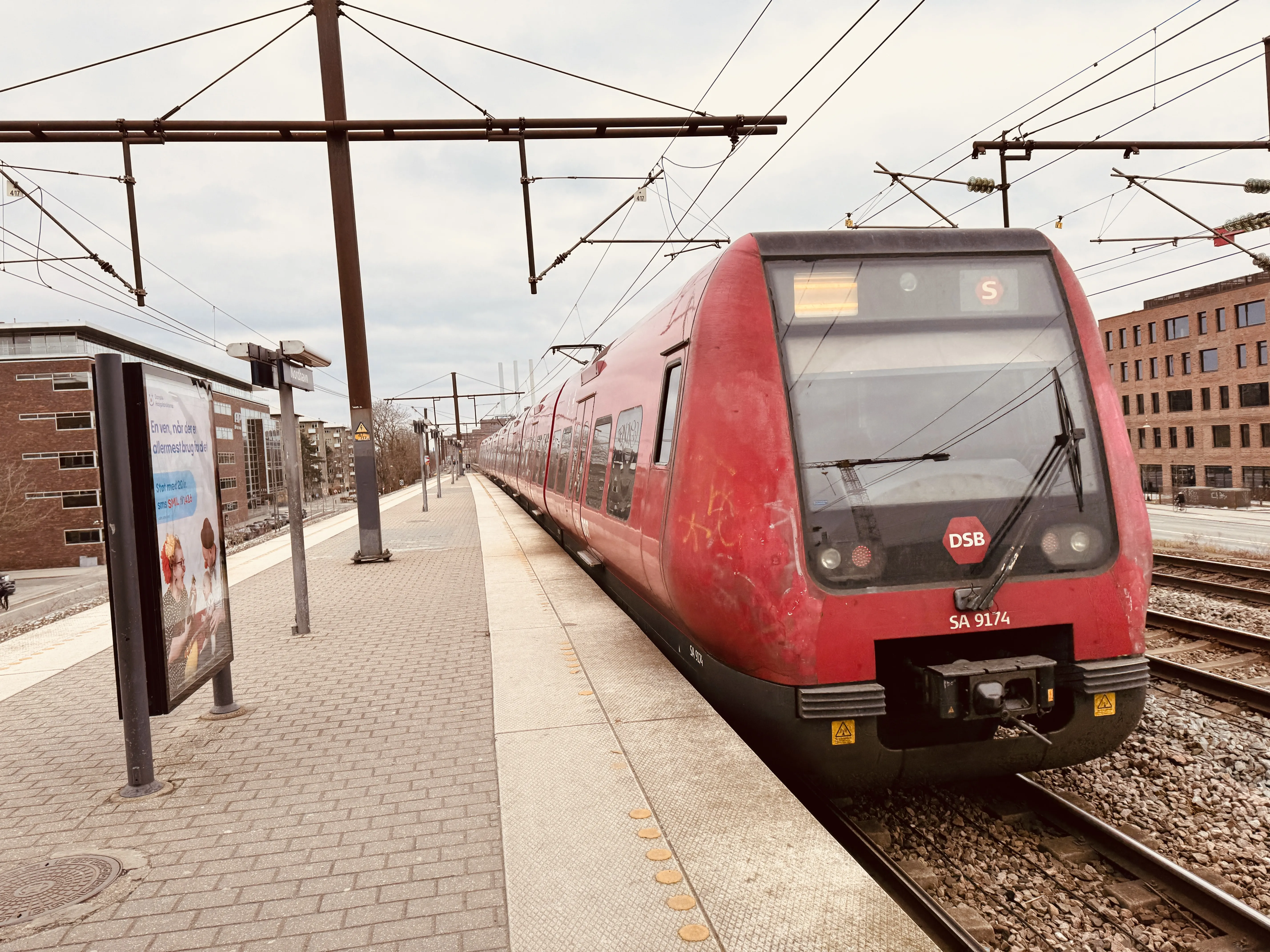 Billede af DSB SA 8174 fotograferet ud for Nordhavn S-togstrinbræt.