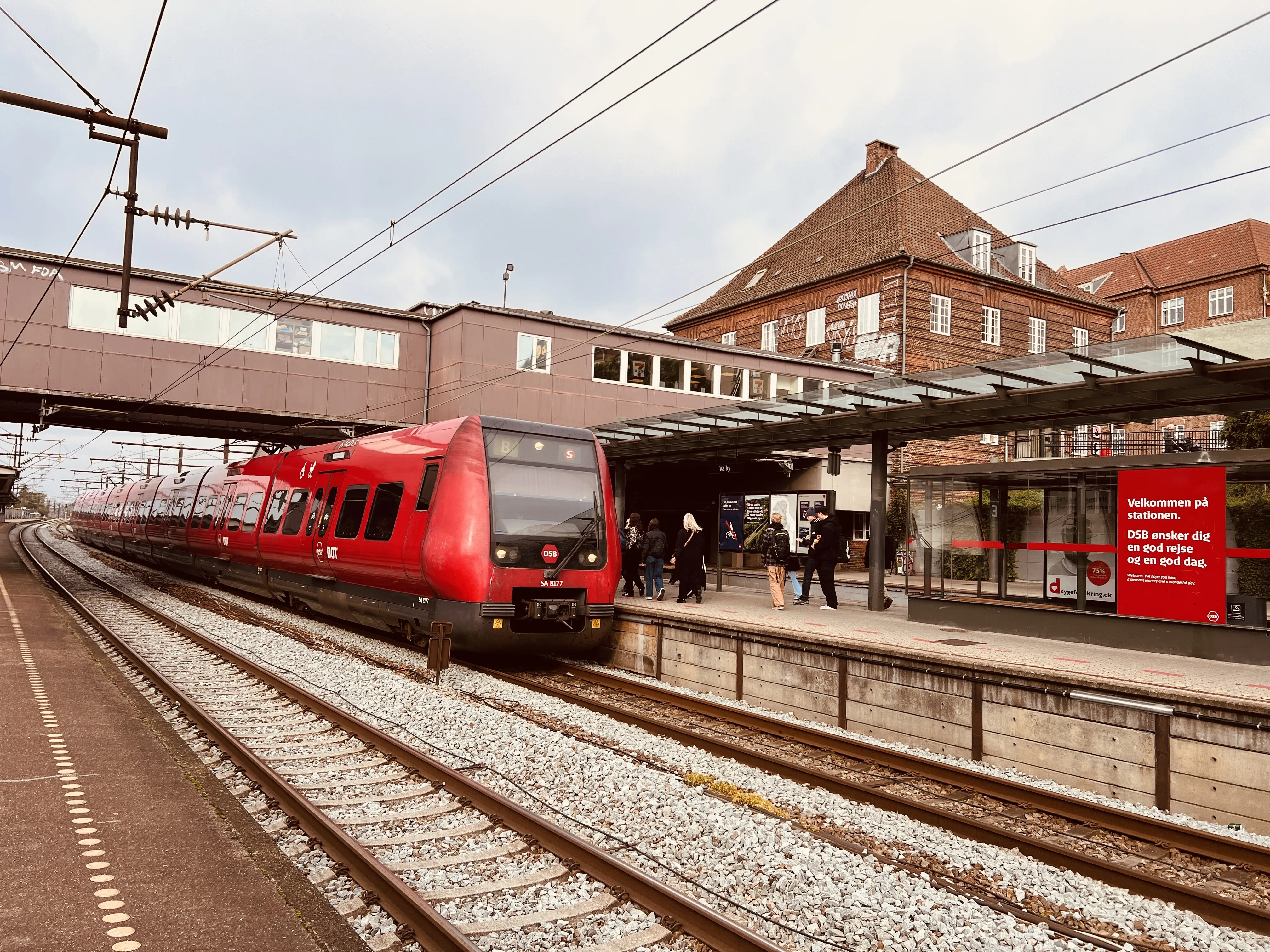 Billede af DSB SA 8177 fotograferet ud for Valby Station. Billede af DSB SA 8177 fotograferet ud for Valby Station.