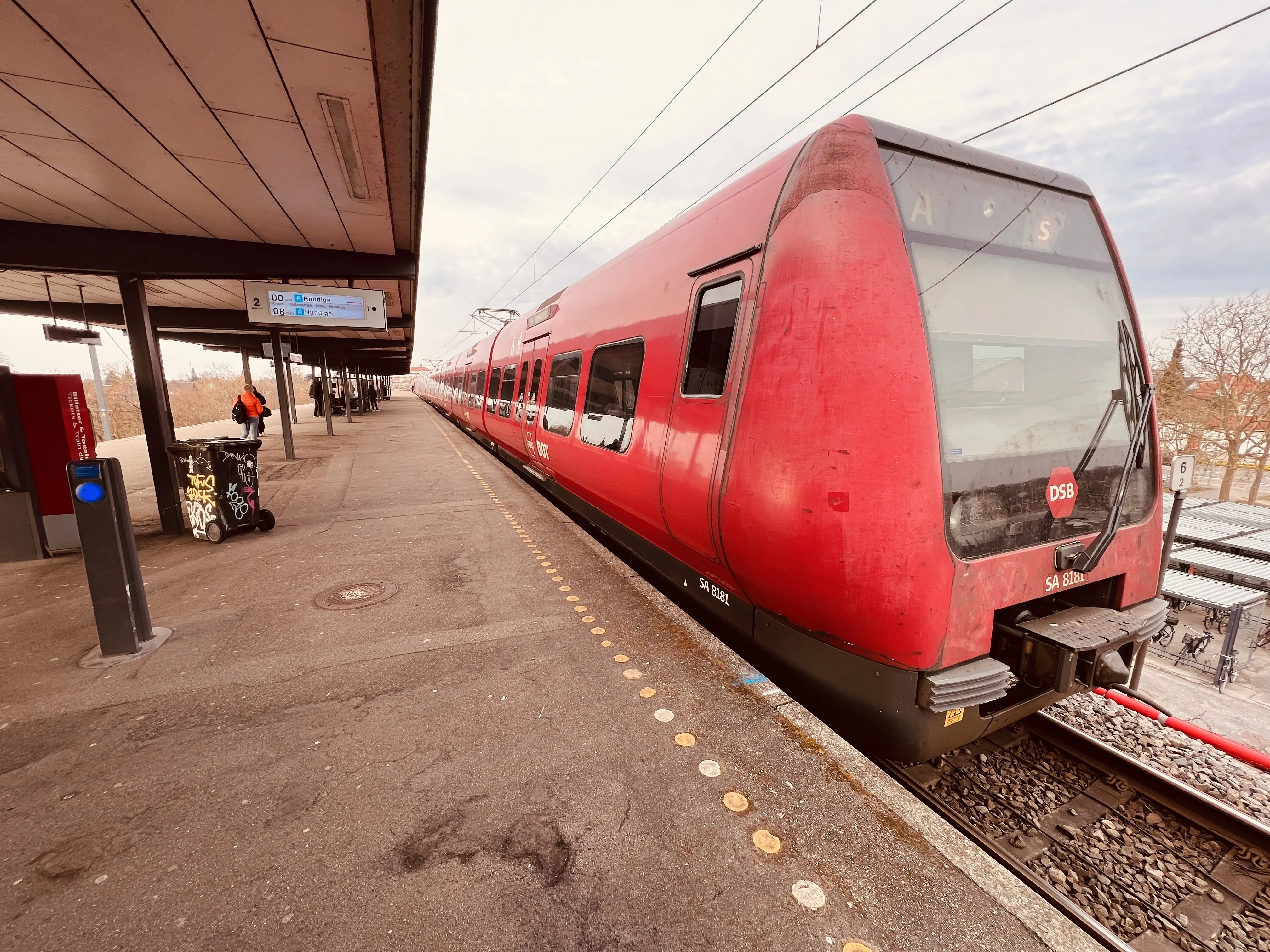Billede af DSB SA 8181 fotograferet ud for Åmarken S-togstrinbræt. Billede af DSB SA 8181 fotograferet ud for Åmarken S-togstrinbræt.