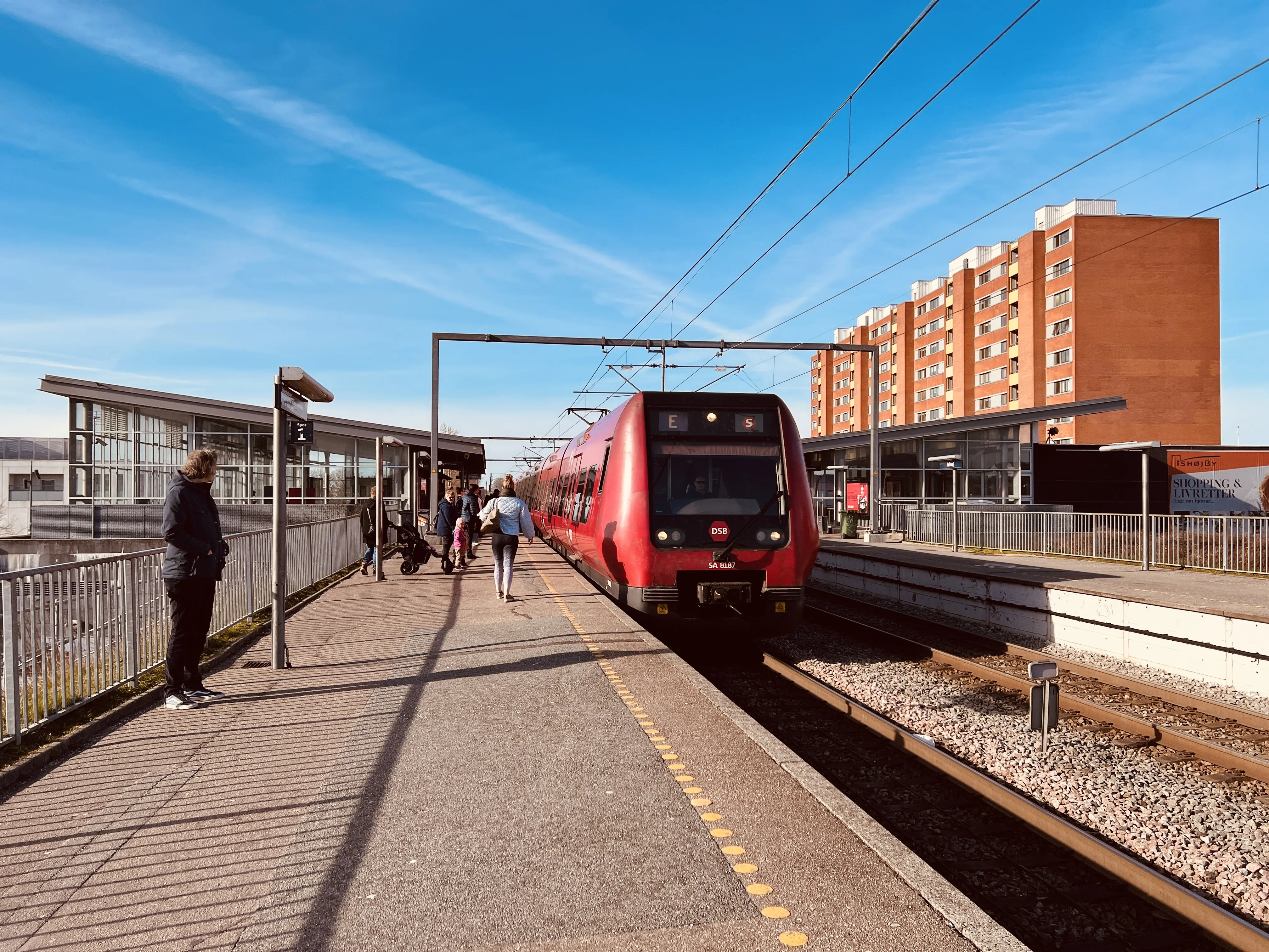 Billede af DSB SA 8187 fotograferet ud for Ishøj S-togsstation. Billede af DSB SA 8187 fotograferet ud for Ishøj S-togsstation.
