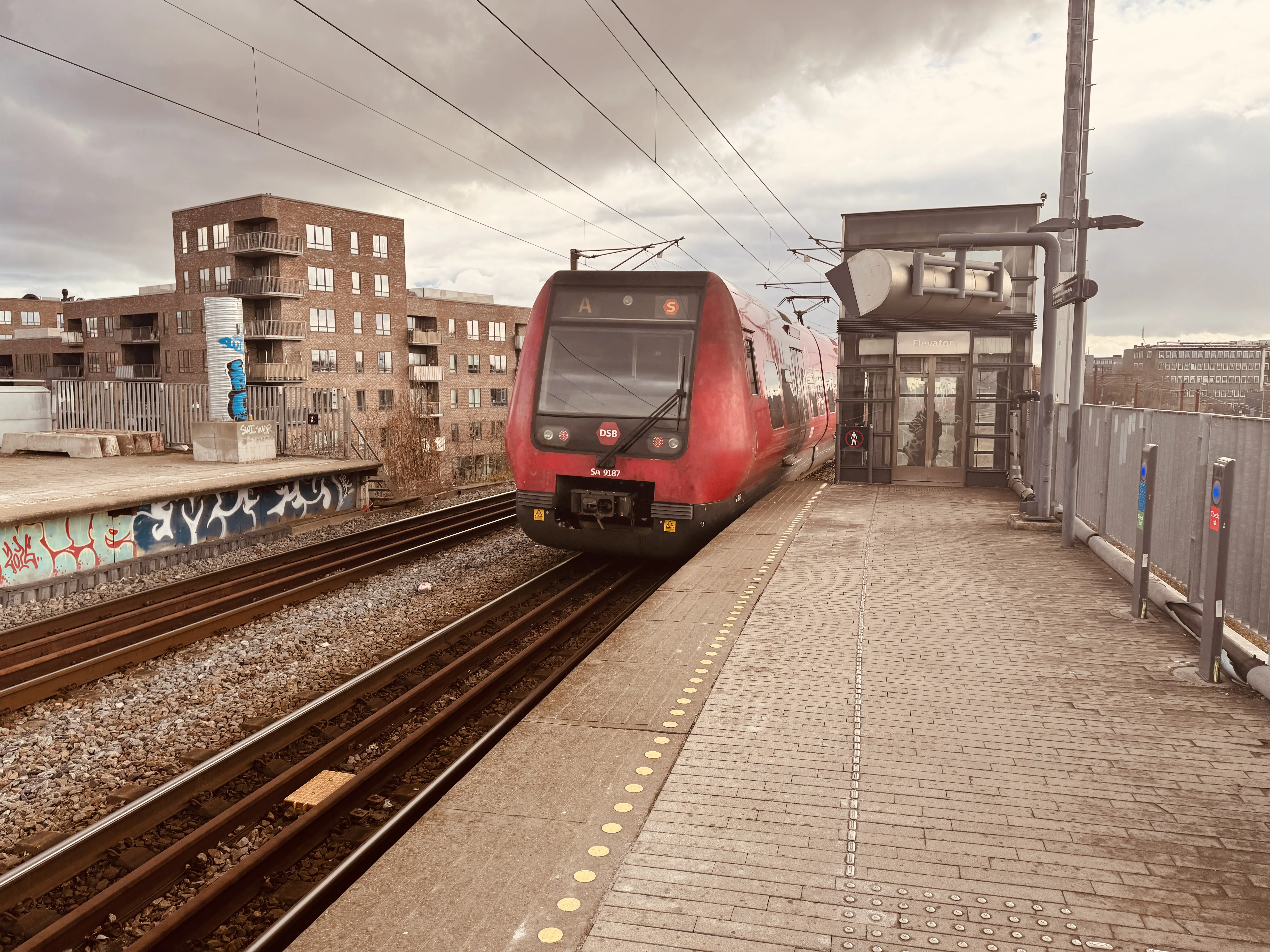 Billede af DSB SA 8187 fotograferet ud for København Syd Trinbræt.