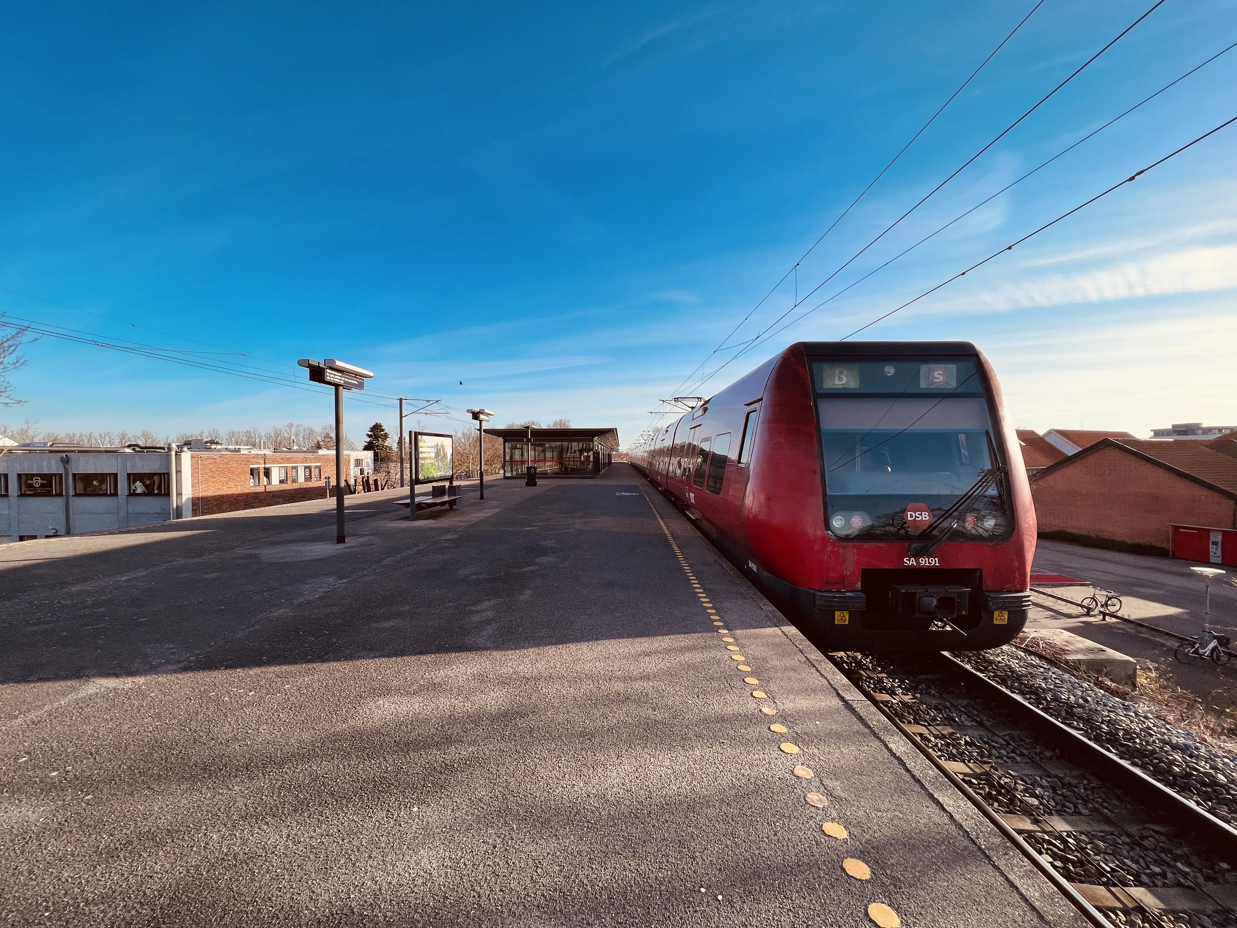 Billede af DSB SA 8191 fotograferet ud for Solrød Strand S-togstrinbræt. Billede af DSB SA 8191 fotograferet ud for Solrød Strand S-togstrinbræt.