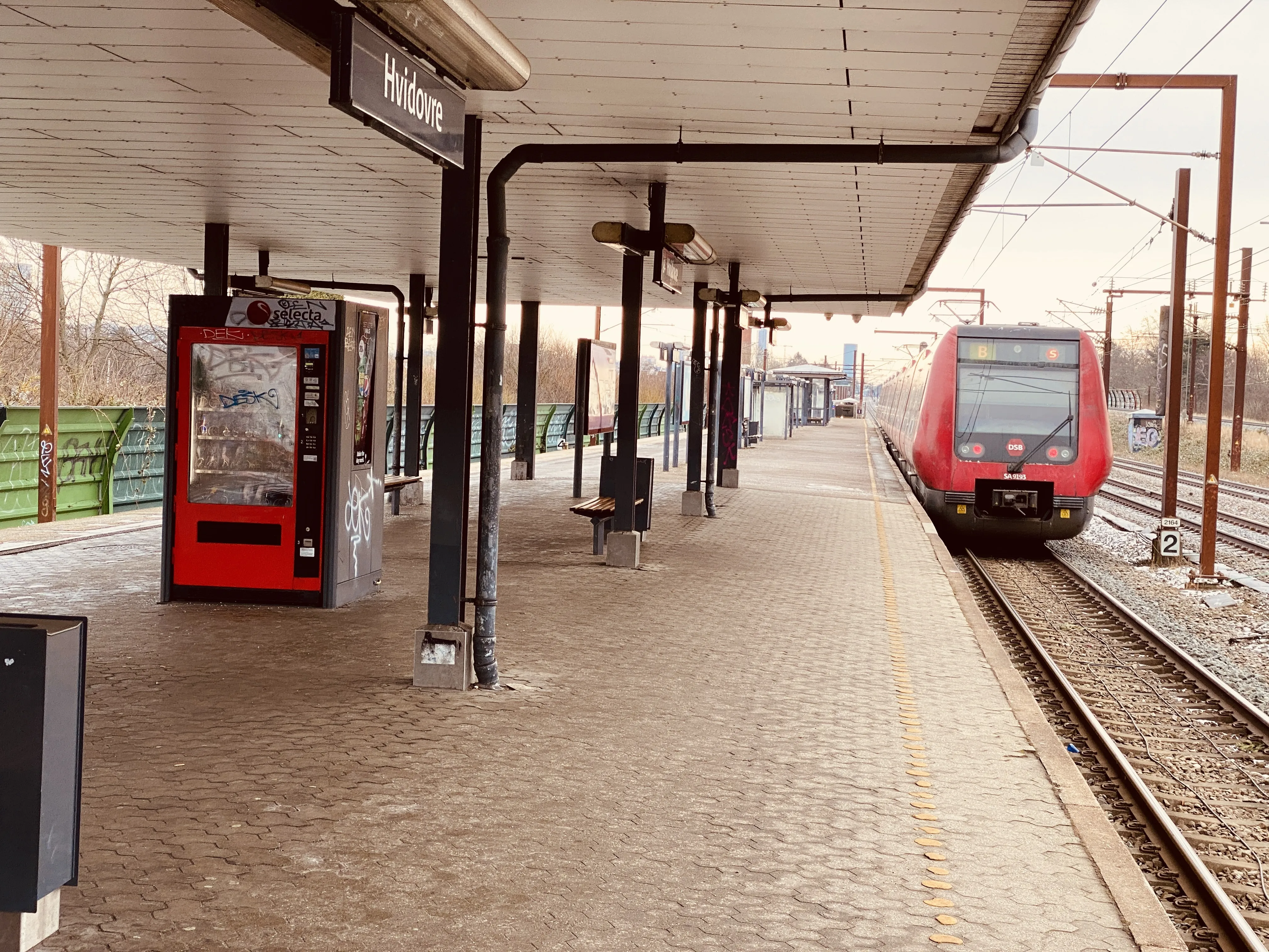 Billede af DSB SA 8193 fotograferet ud for Hvidovre Nær S-togstrinbræt. Billede af DSB SA 8193 fotograferet ud for Hvidovre Nær S-togstrinbræt.