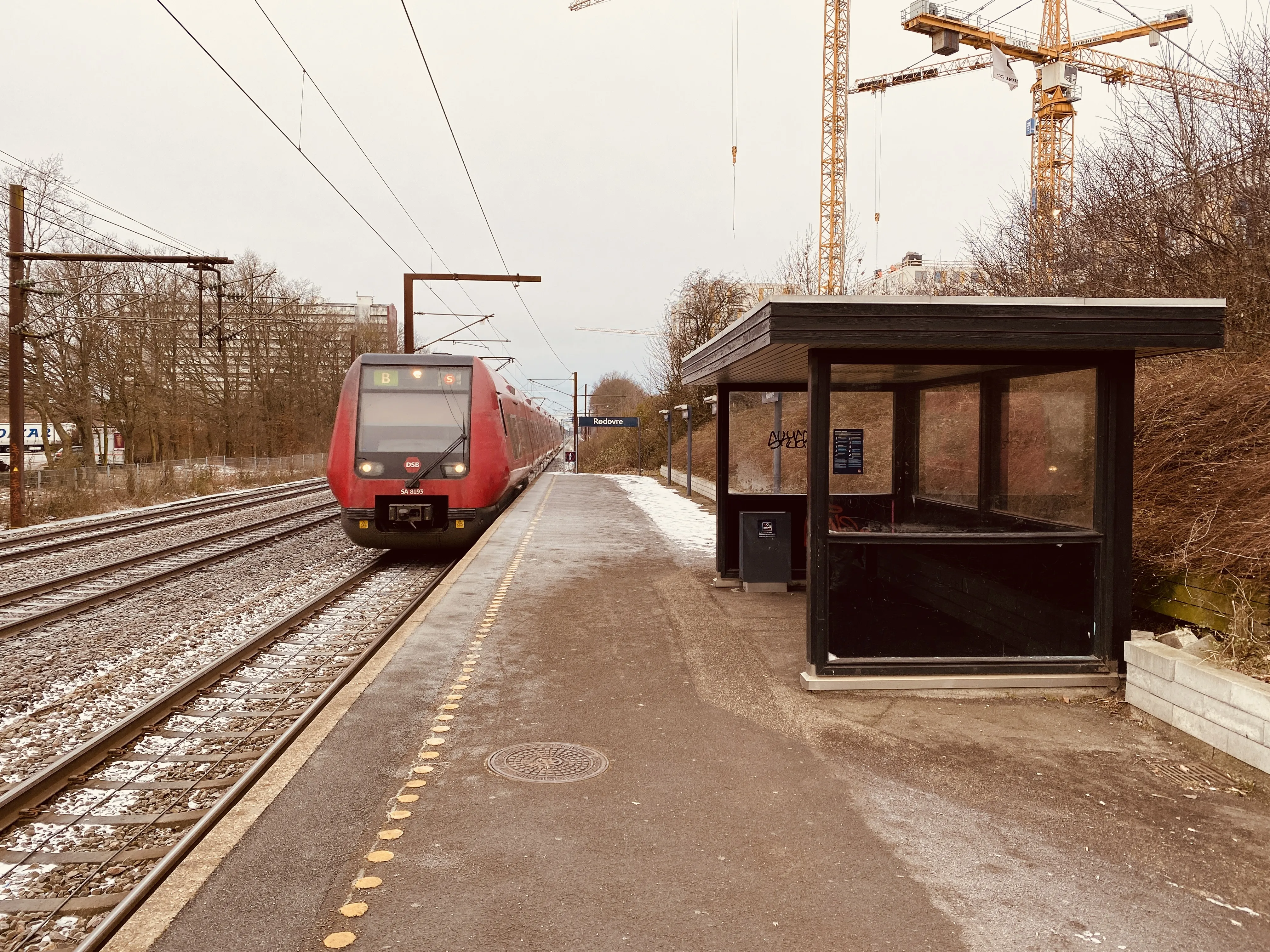 Billede af DSB SA 8193 fotograferet ud for Rødovre S-togstrinbræt. Billede af DSB SA 8193 fotograferet ud for Rødovre S-togstrinbræt.