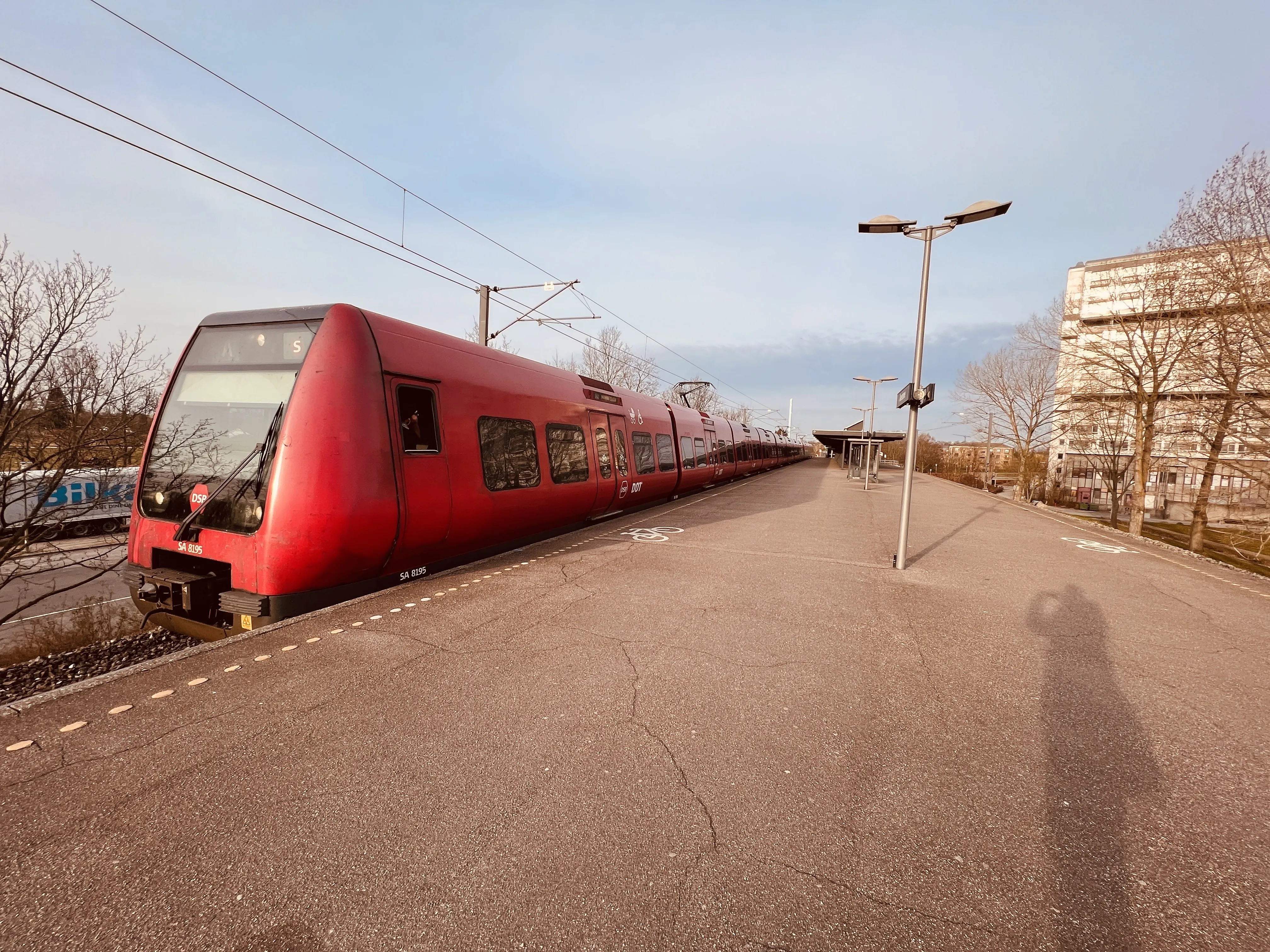 Billede af DSB SA 8195 fotograferet ud for Avedøre S-togstrinbræt. Billede af DSB SA 8195 fotograferet ud for Avedøre S-togstrinbræt.