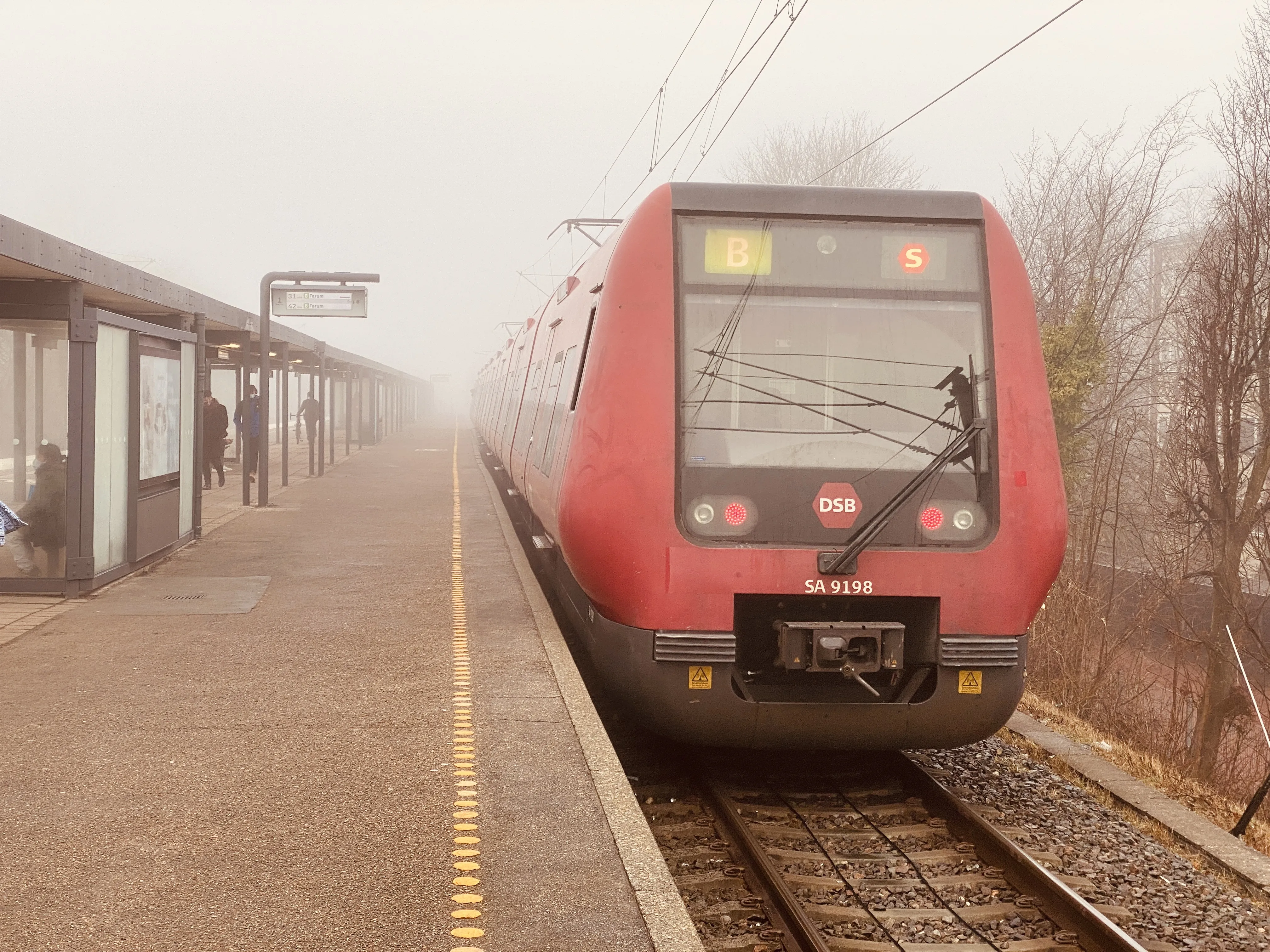 Billede af DSB SA 8198 fotograferet ud for Værløse S-togstrinbræt. Billede af DSB SA 8198 fotograferet ud for Værløse S-togstrinbræt.
