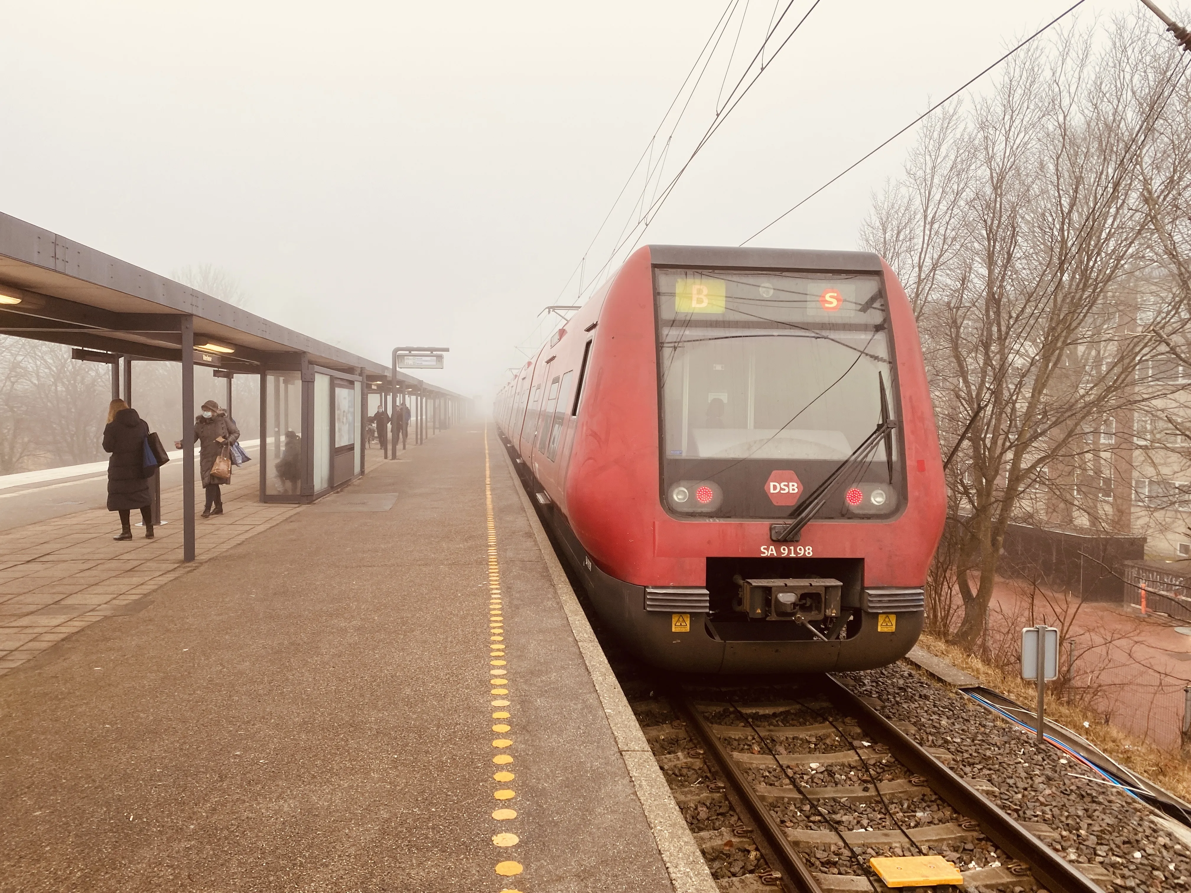 Billede af DSB SA 8198 fotograferet ud for Værløse S-togstrinbræt. Billede af DSB SA 8198 fotograferet ud for Værløse S-togstrinbræt.