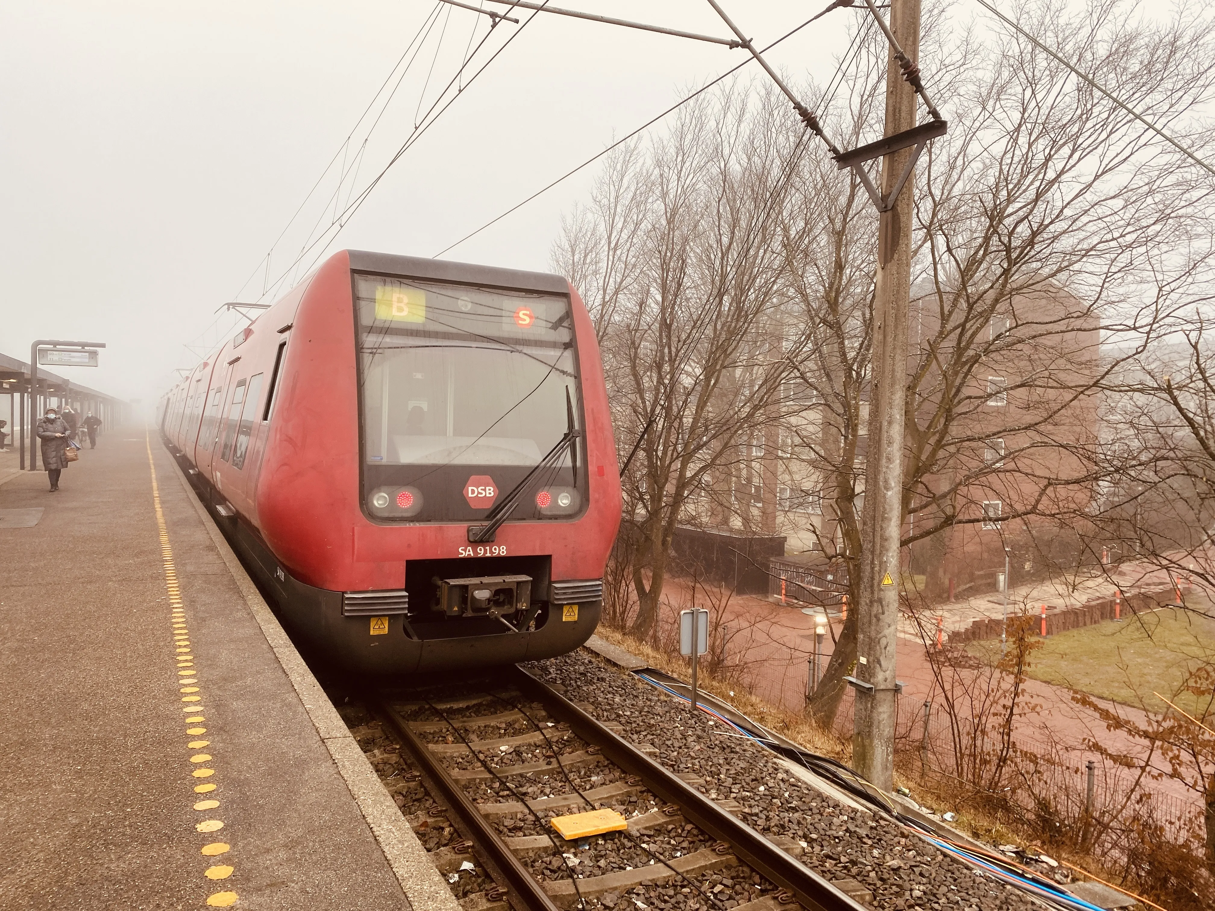 Billede af DSB SA 8198 fotograferet ud for Værløse S-togstrinbræt. Billede af DSB SA 8198 fotograferet ud for Værløse S-togstrinbræt.