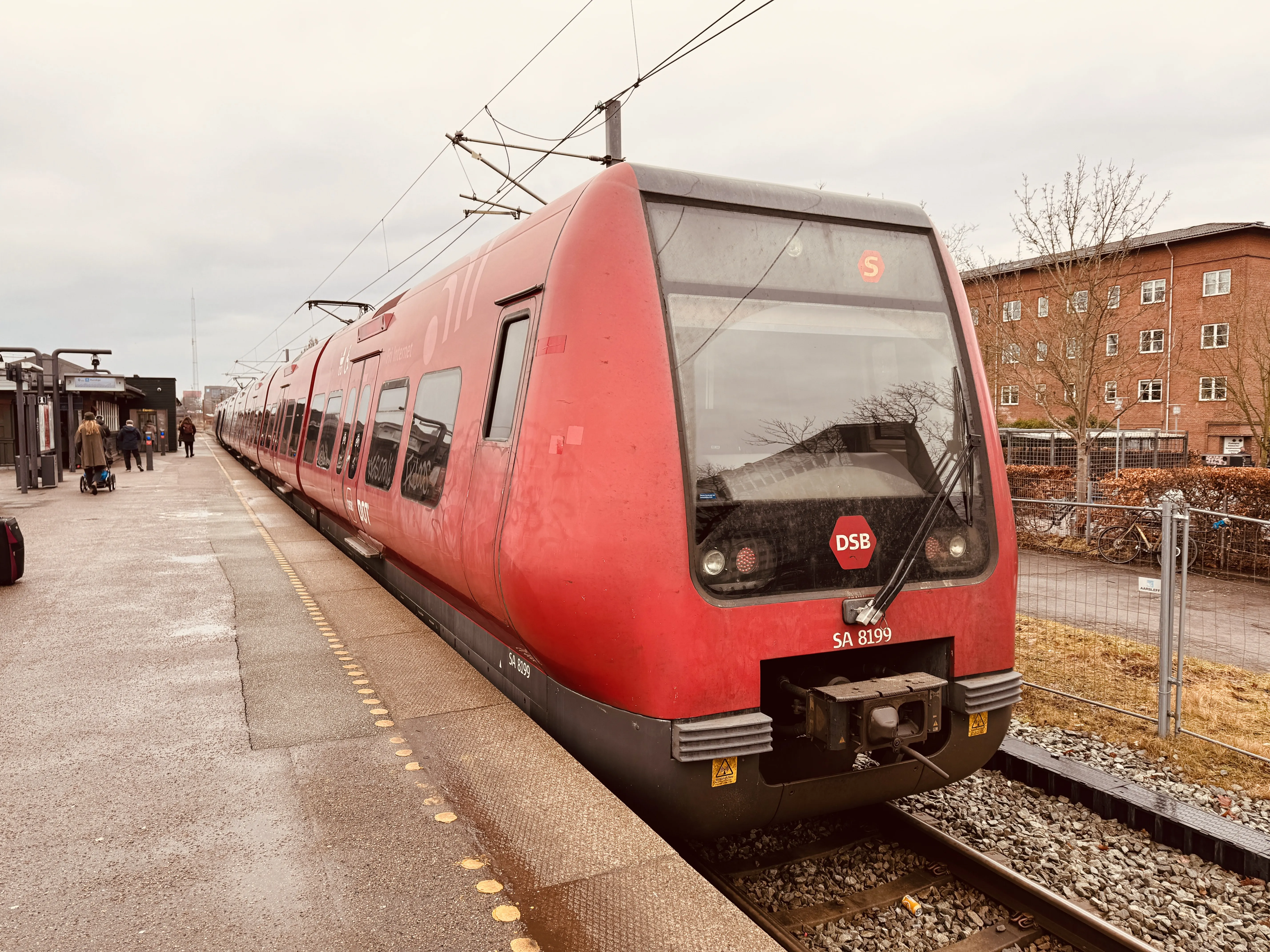Billede af DSB SA 8199 fotograferet ud for Lyngby Station. Billede af DSB SA 8199 fotograferet ud for Lyngby Station.