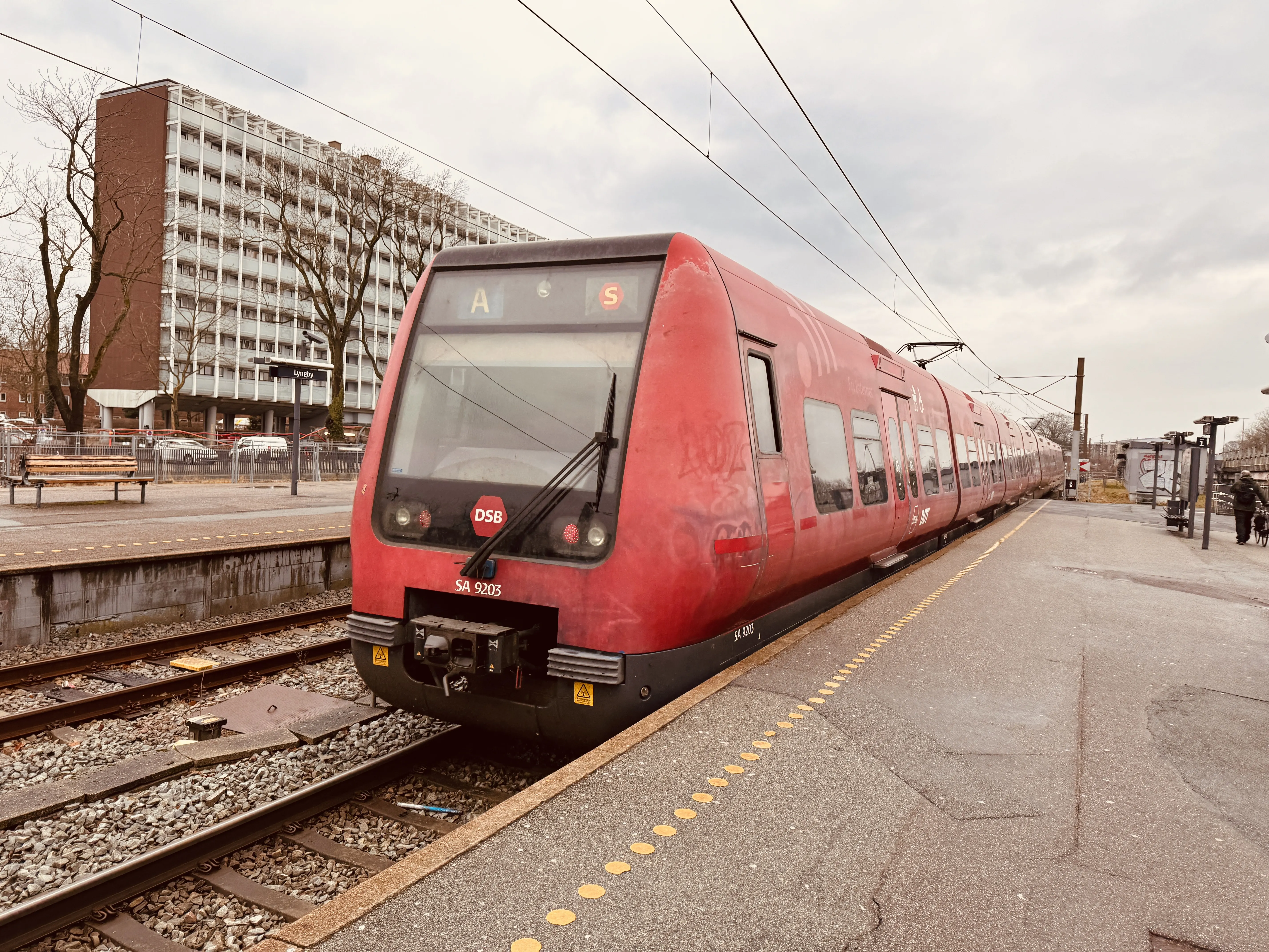 Billede af DSB SA 8203 fotograferet ud for Lyngby Station. Billede af DSB SA 8203 fotograferet ud for Lyngby Station.