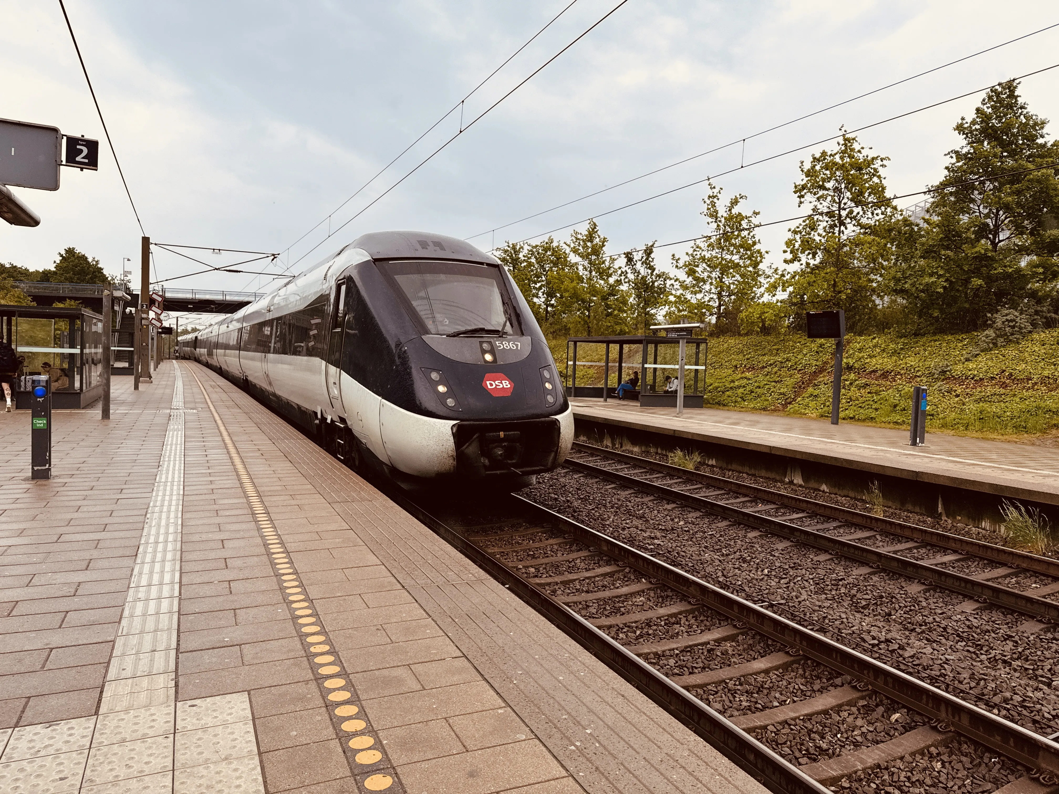 Billede af DSB MG 5667 fotograferet ud for Ørestad Trinbræt. Billede af DSB MG 5667 fotograferet ud for Ørestad Trinbræt.