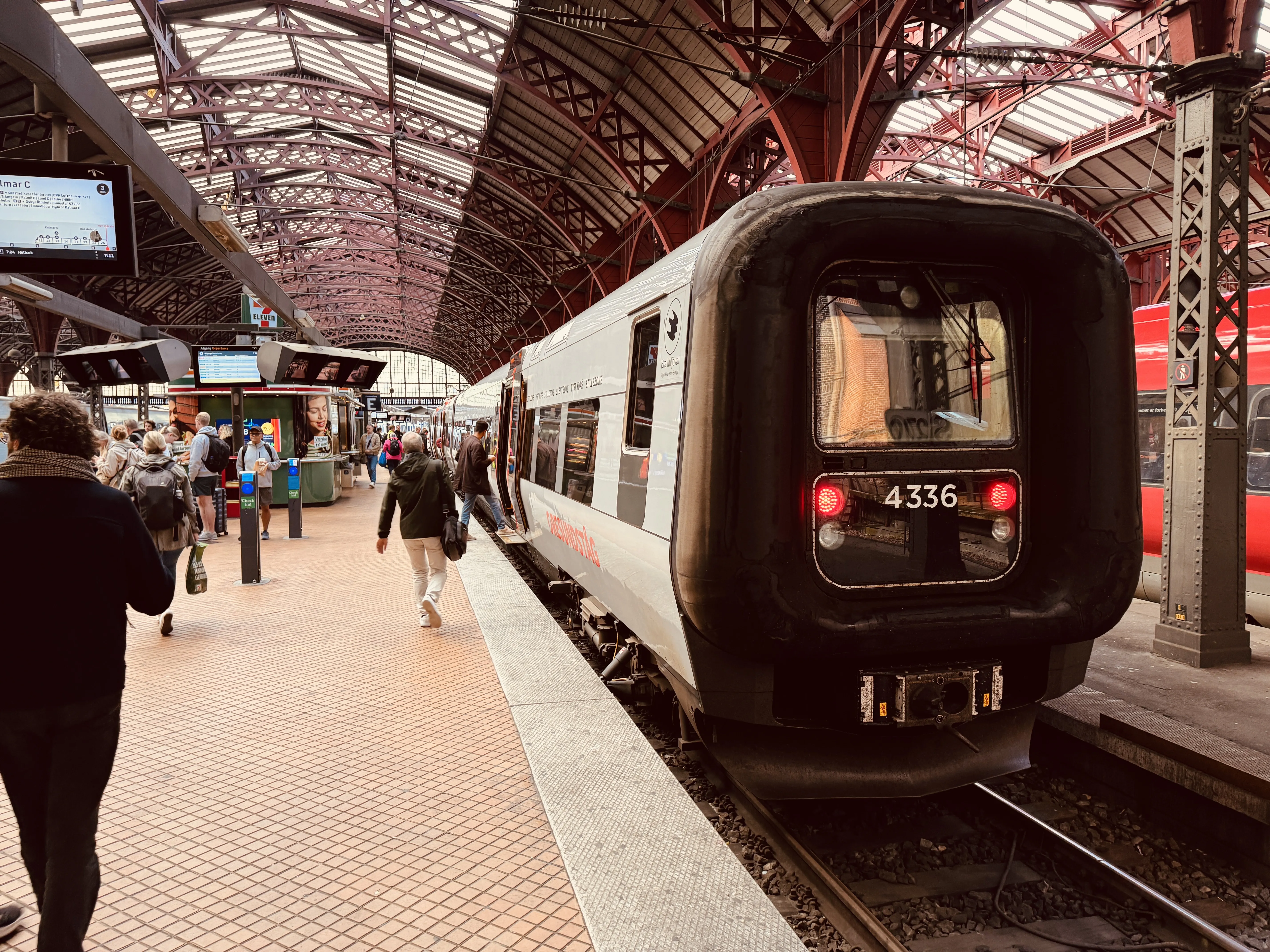 Billede af DSB ET 4336 fotograferet ud for København Hovedbanegård. Billede af DSB ET 4336 fotograferet ud for København Hovedbanegård.