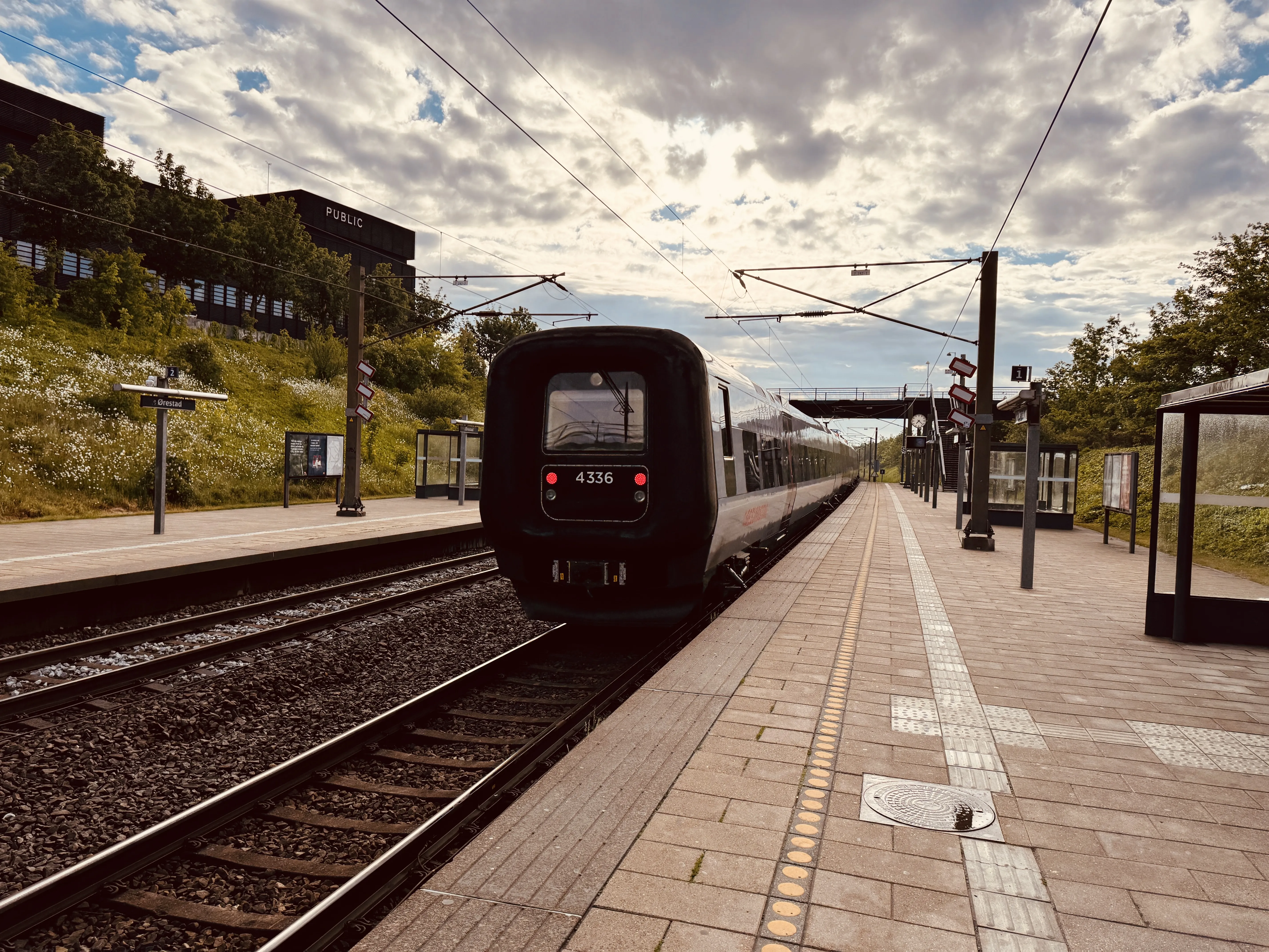 Billede af DSB ET 4336 fotograferet ud for Ørestad Trinbræt. Billede af DSB ET 4336 fotograferet ud for Ørestad Trinbræt.