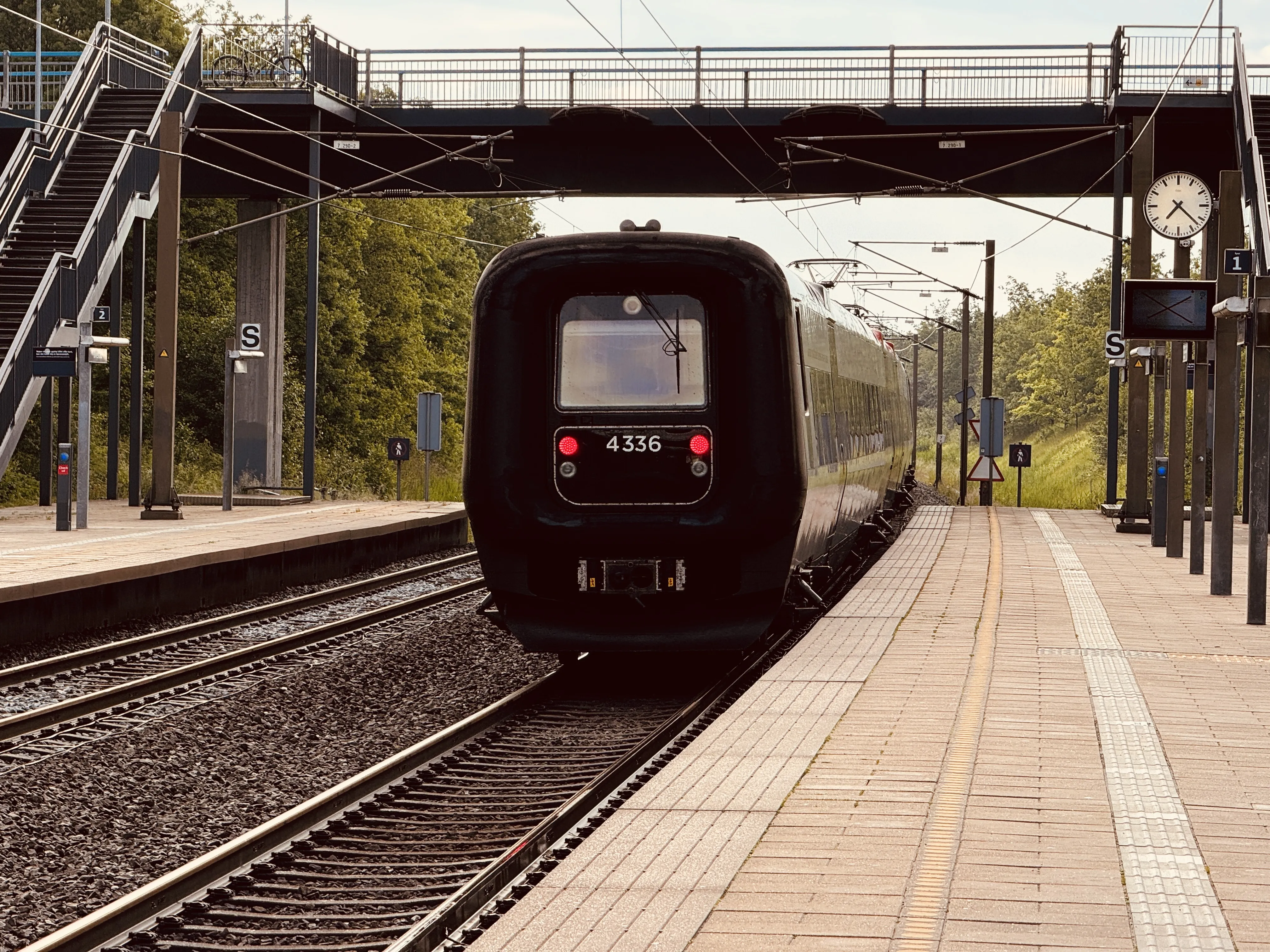 Billede af DSB ET 4336 fotograferet ud for Ørestad Trinbræt. Billede af DSB ET 4336 fotograferet ud for Ørestad Trinbræt.