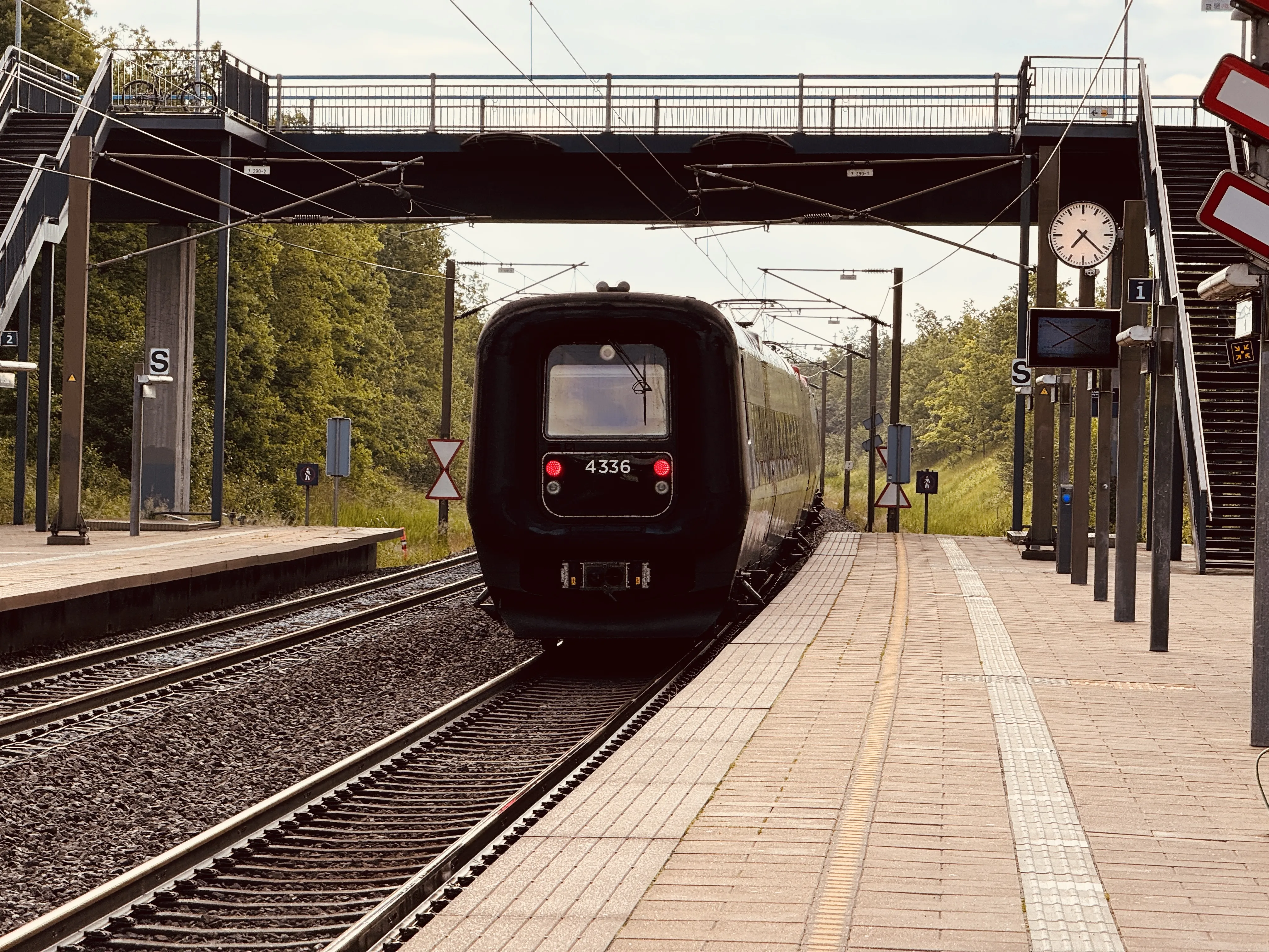 Billede af DSB ET 4336 fotograferet ud for Ørestad Trinbræt. Billede af DSB ET 4336 fotograferet ud for Ørestad Trinbræt.