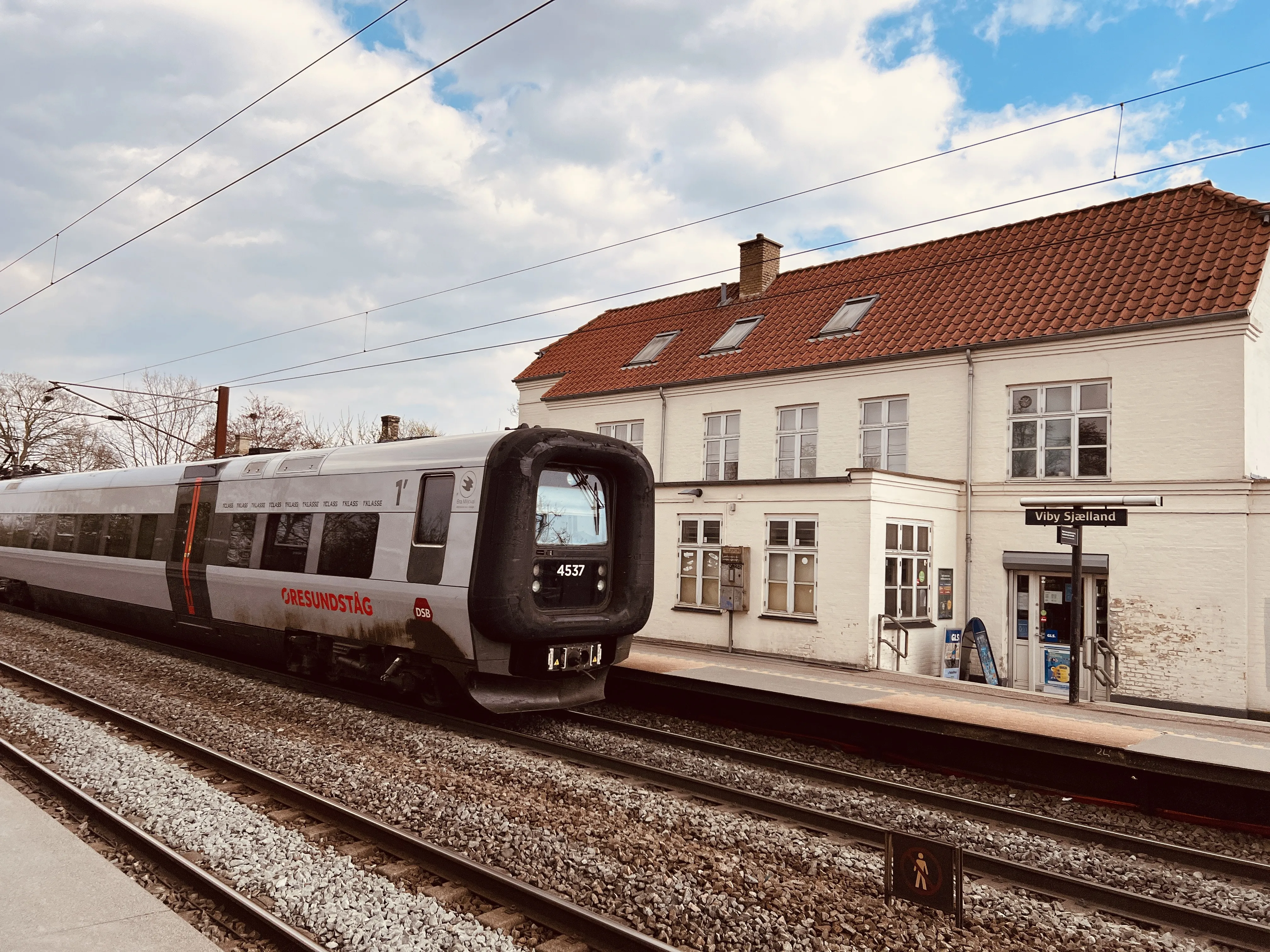Billede af DSB ET 4337 fotograferet ud for Viby Sjælland Station. Billede af DSB ET 4337 fotograferet ud for Viby Sjælland Station.
