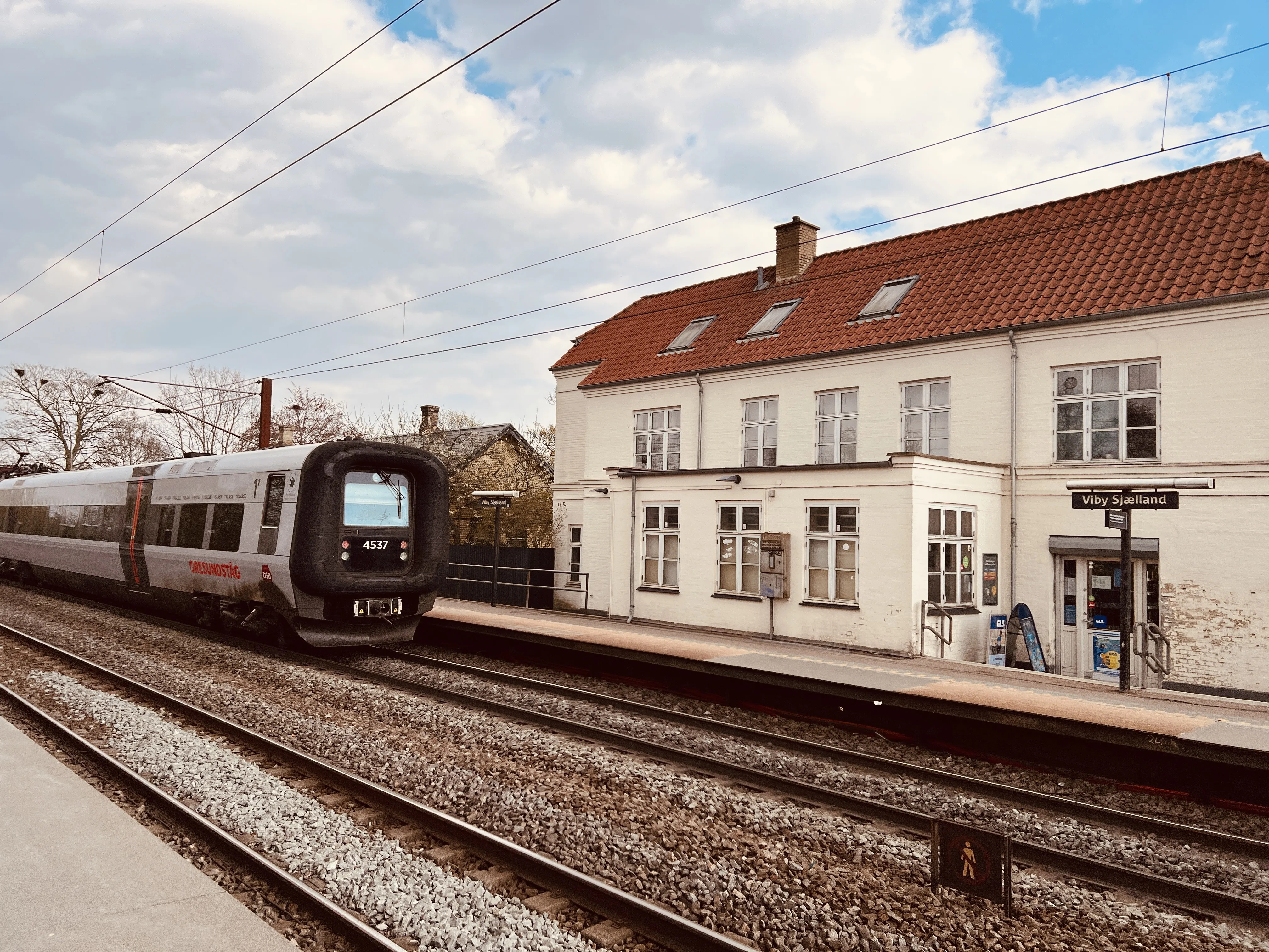 Billede af DSB ET 4337 fotograferet ud for Viby Sjælland Station. Billede af DSB ET 4337 fotograferet ud for Viby Sjælland Station.