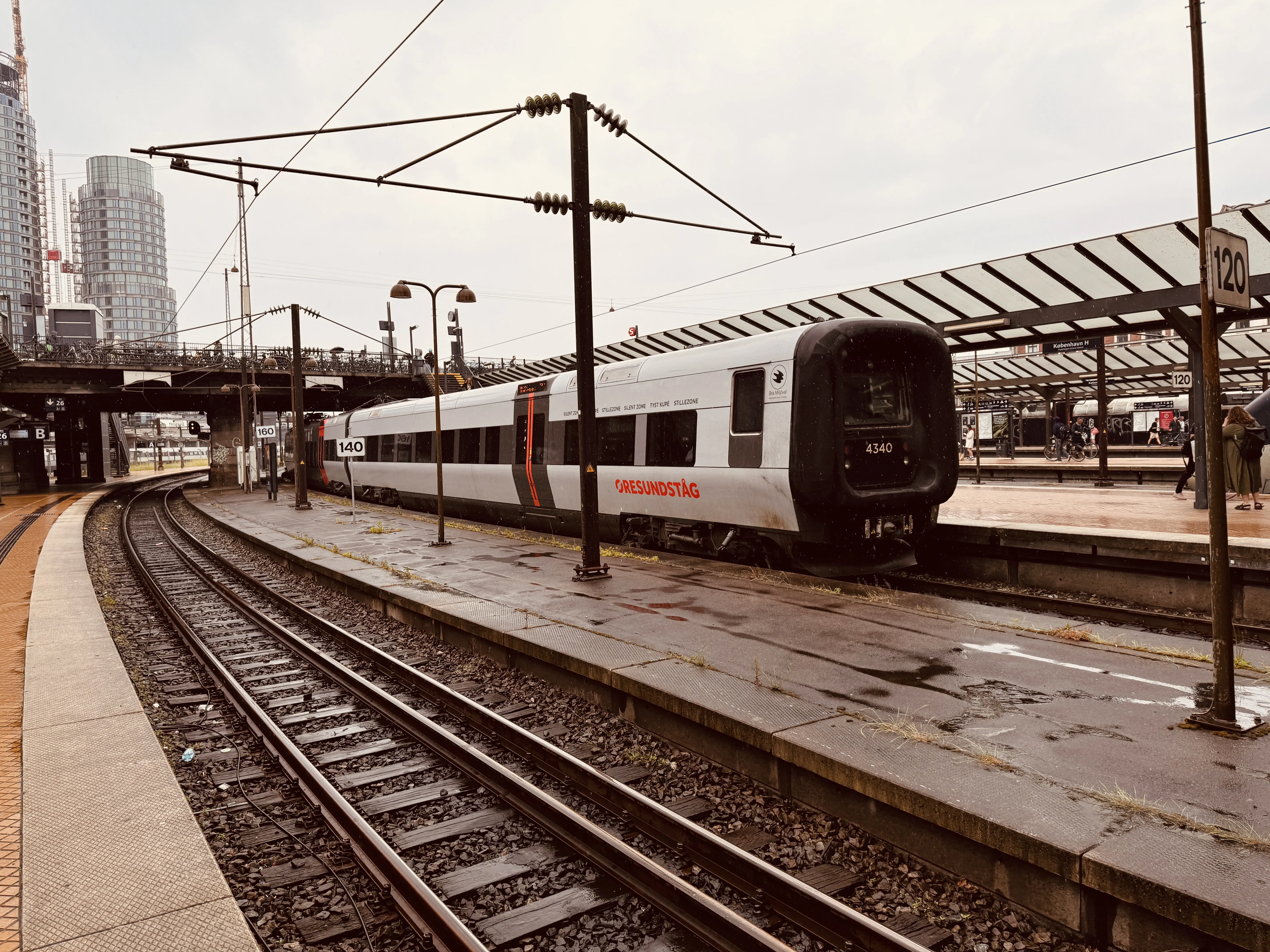 Billede af DSB ET 4340 fotograferet ud for København Hovedbanegård. Billede af DSB ET 4340 fotograferet ud for København Hovedbanegård.