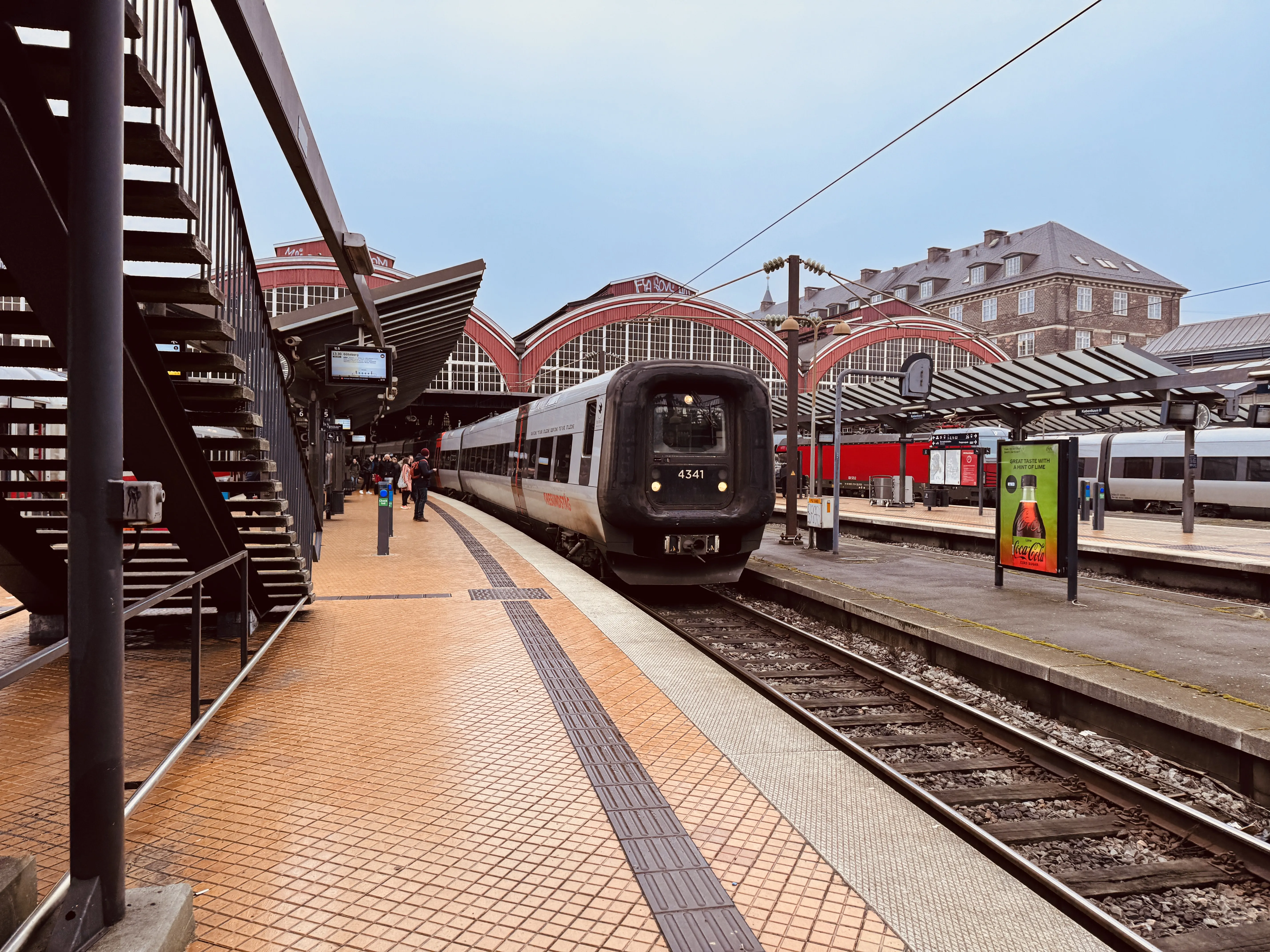 Billede af DSB ET 4341 fotograferet ud for København Hovedbanegård. Billede af DSB ET 4341 fotograferet ud for København Hovedbanegård.