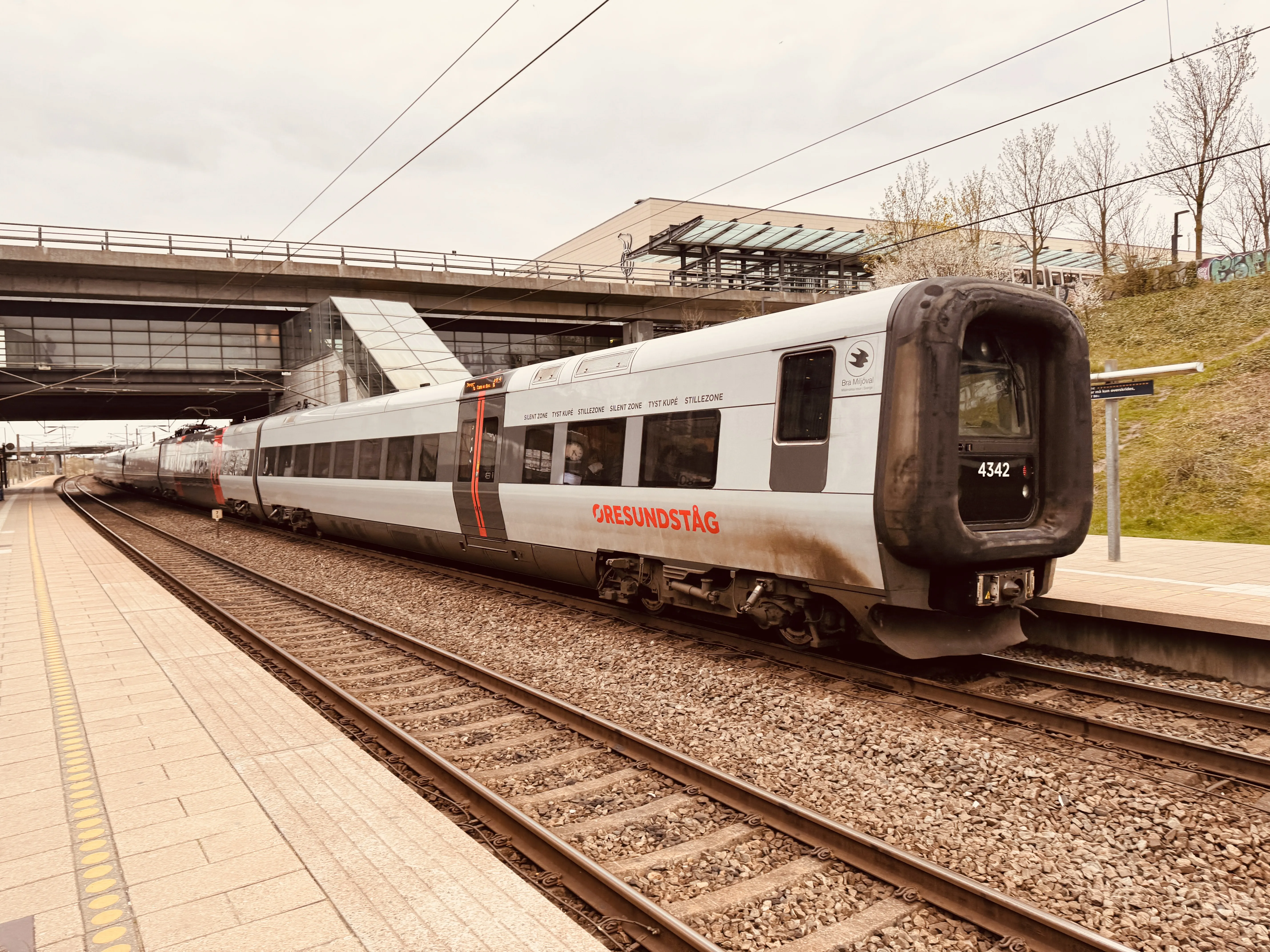 Billede af DSB ET 4342 fotograferet ud for Ørestad Trinbræt. Billede af DSB ET 4342 fotograferet ud for Ørestad Trinbræt.
