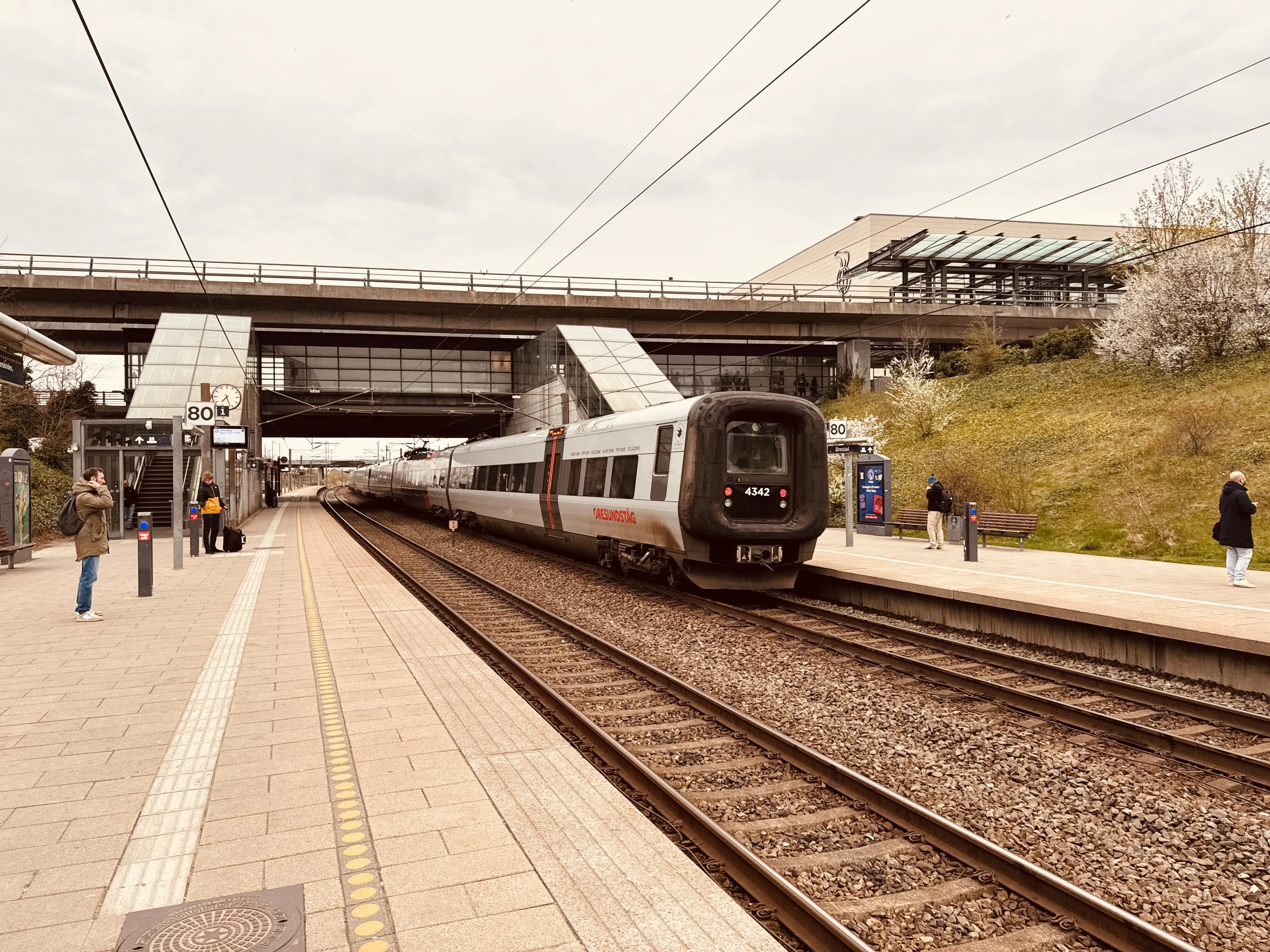 Billede af DSB ET 4342 fotograferet ud for Ørestad Trinbræt. Billede af DSB ET 4342 fotograferet ud for Ørestad Trinbræt.