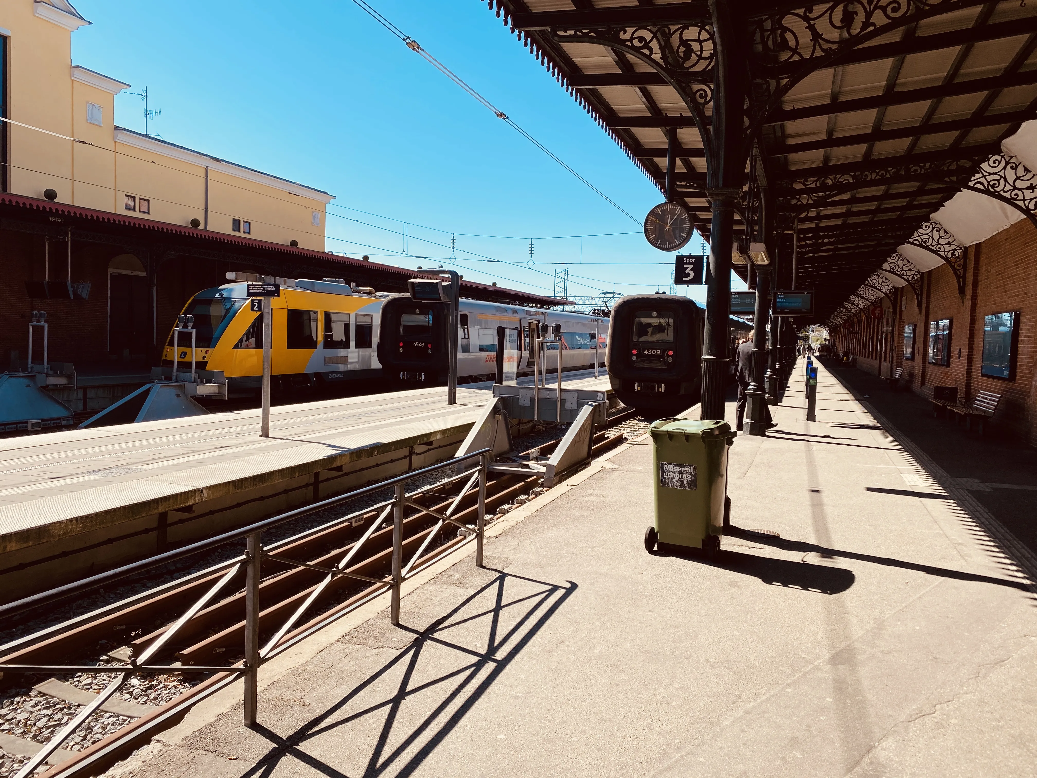 Billede af DSB ET 4343 fotograferet ud for Helsingør Banegård. Billede af DSB ET 4343 fotograferet ud for Helsingør Banegård.