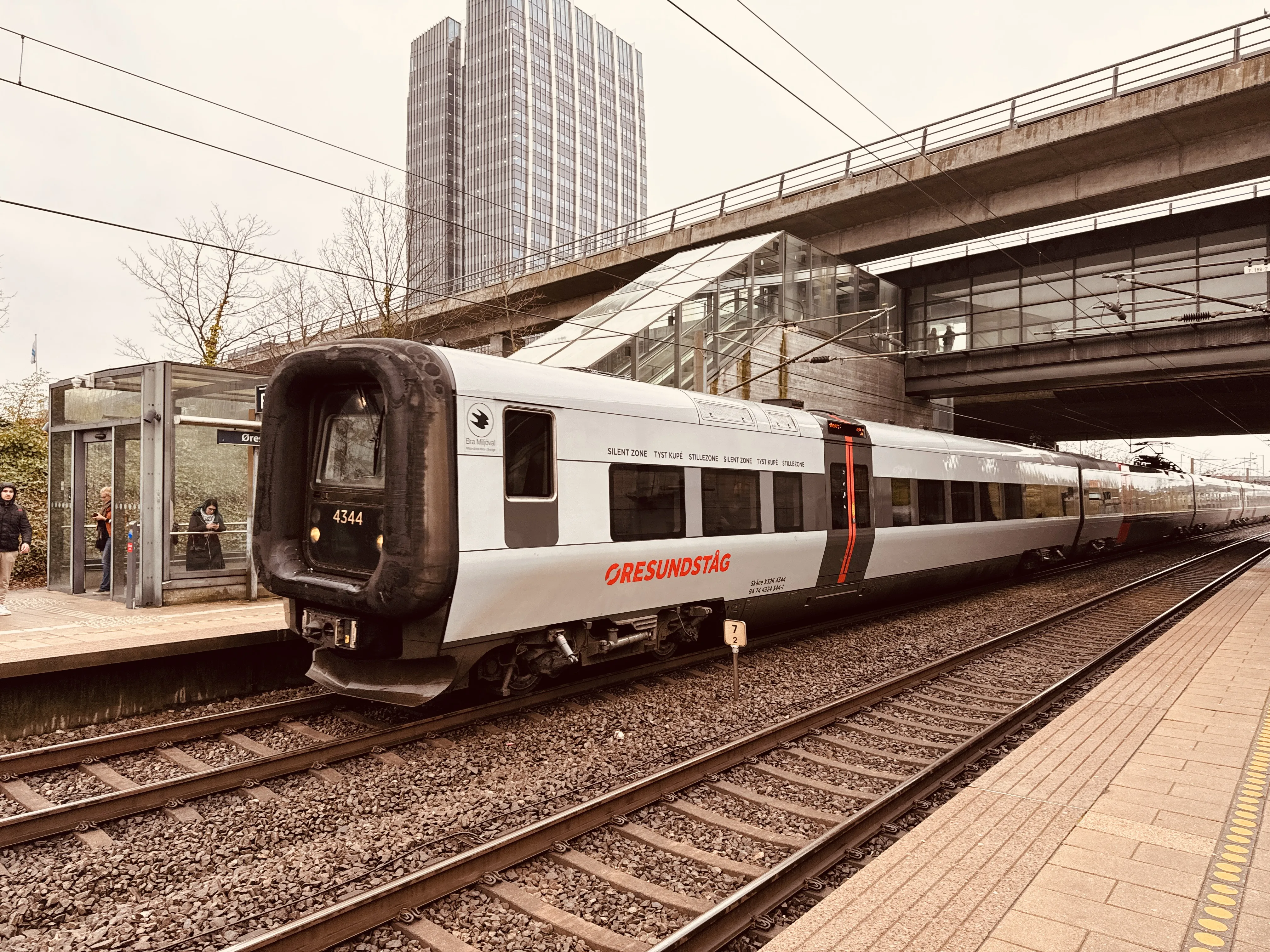 Billede af DSB ET 4344 fotograferet ud for Ørestad Trinbræt. Billede af DSB ET 4344 fotograferet ud for Ørestad Trinbræt.