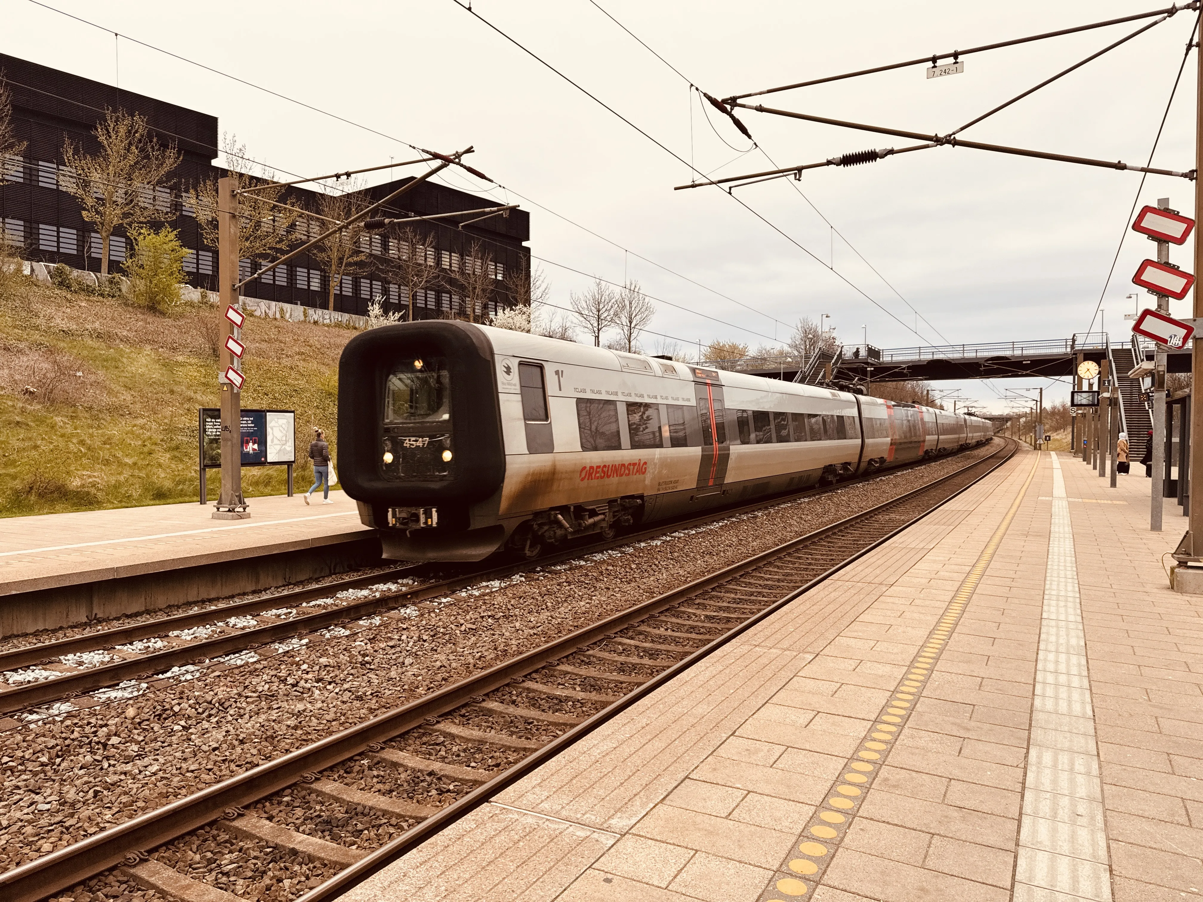 Billede af DSB ET 4347 fotograferet ud for Ørestad Trinbræt. Billede af DSB ET 4347 fotograferet ud for Ørestad Trinbræt.