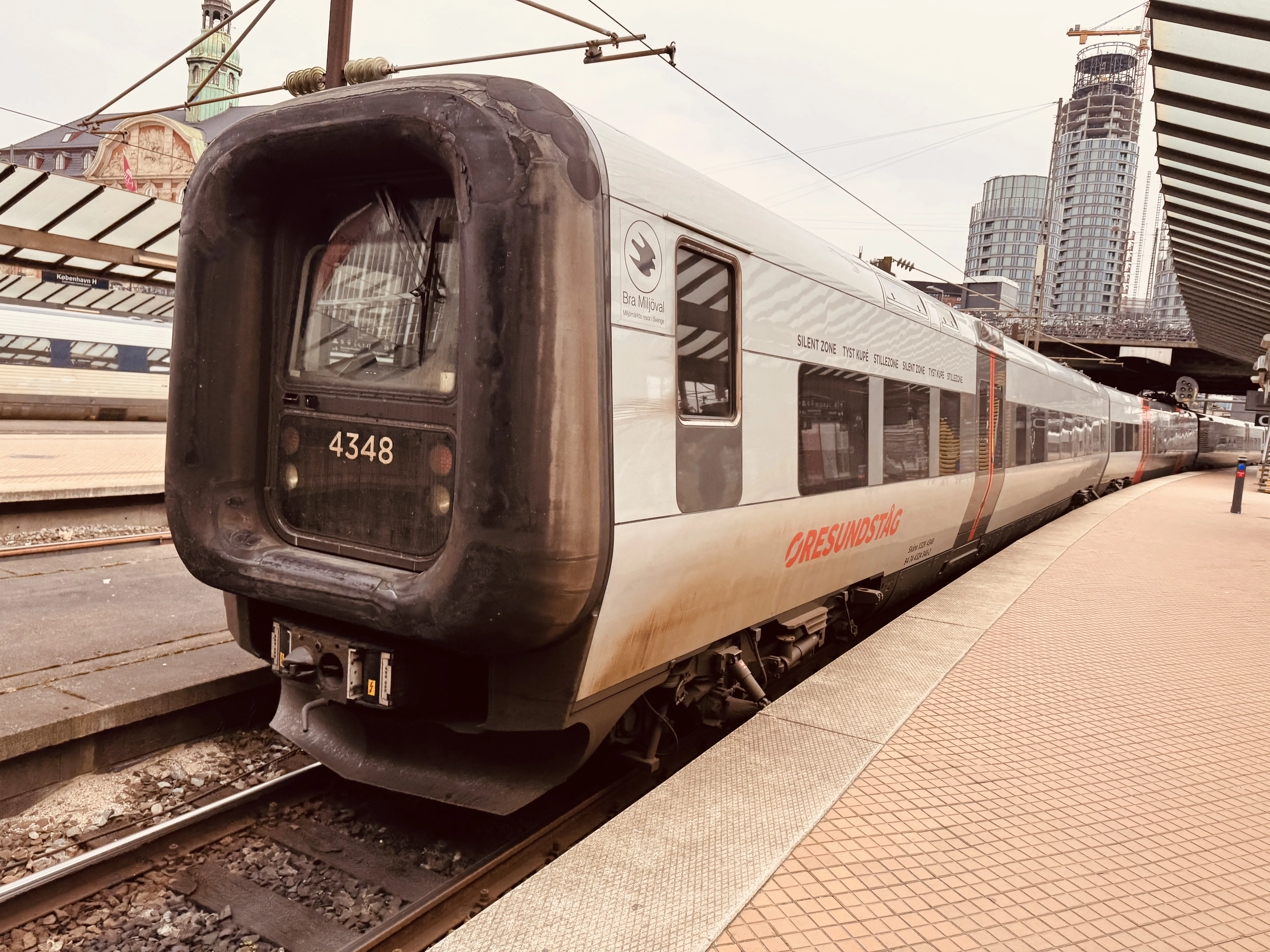 Billede af DSB ET 4348 fotograferet ud for København Hovedbanegård. Billede af DSB ET 4348 fotograferet ud for København Hovedbanegård.