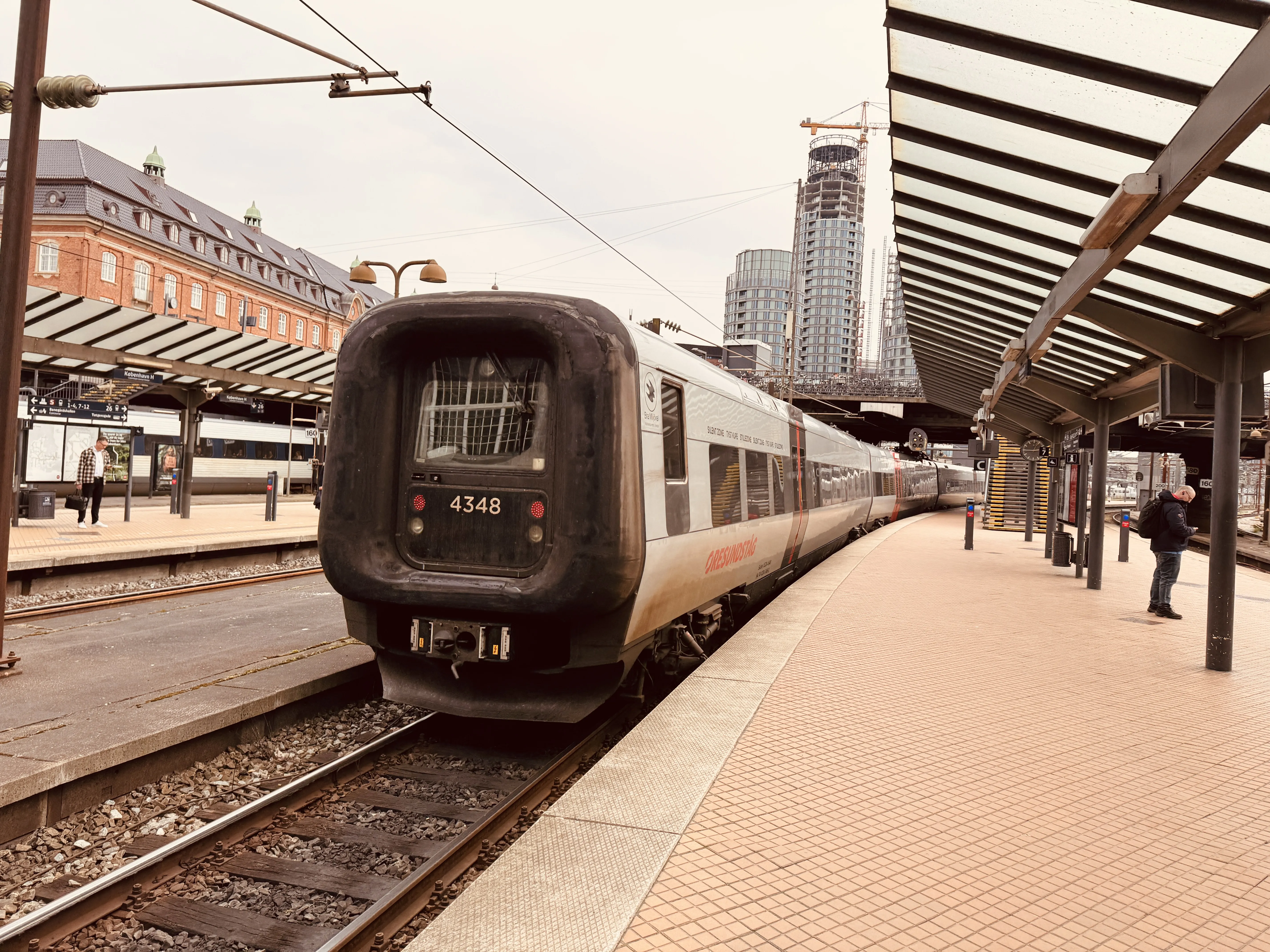 Billede af DSB ET 4348 fotograferet ud for København Hovedbanegård. Billede af DSB ET 4348 fotograferet ud for København Hovedbanegård.