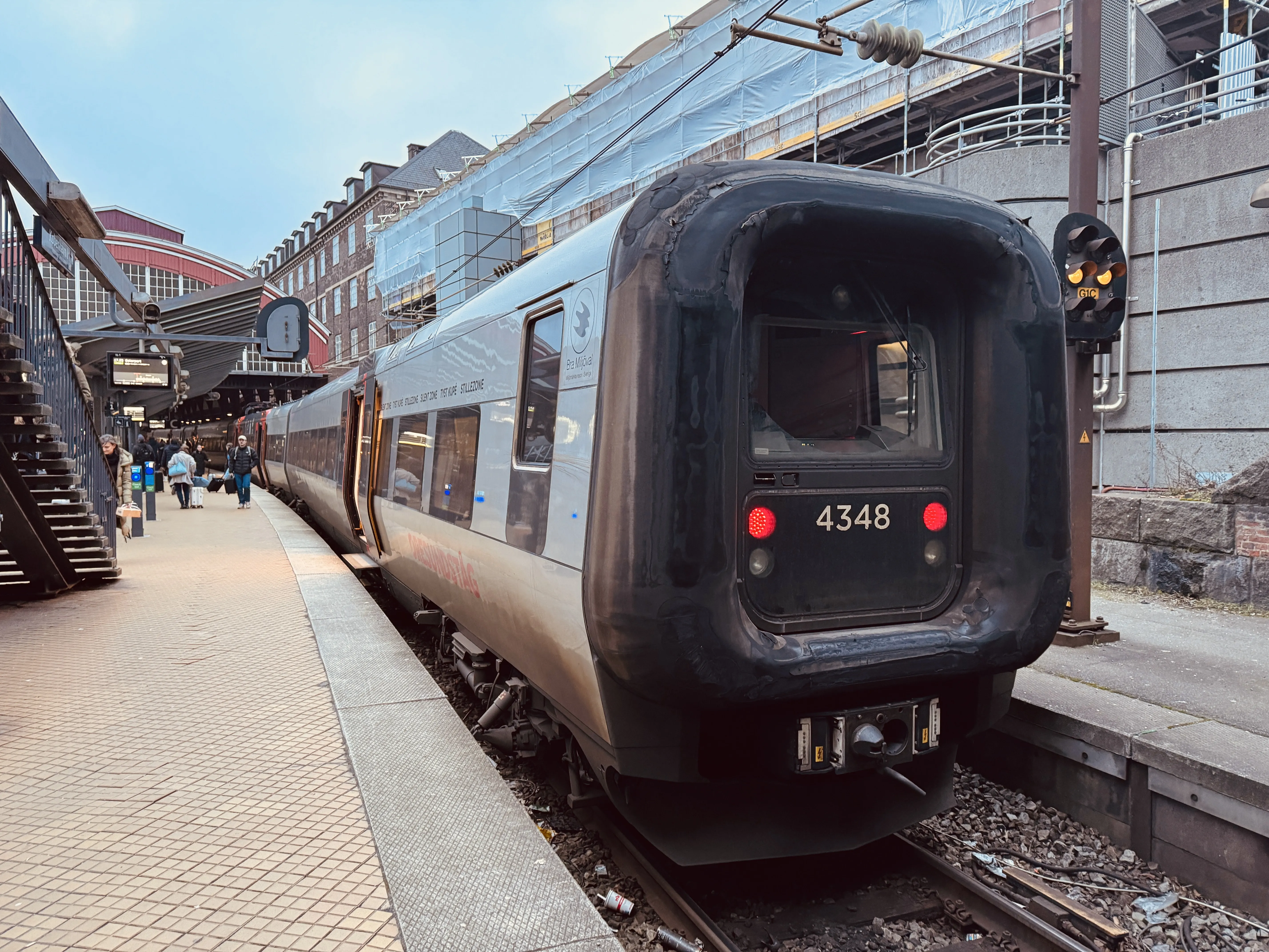 Billede af DSB ET 4348 fotograferet ud for København Hovedbanegård. Billede af DSB ET 4348 fotograferet ud for København Hovedbanegård.