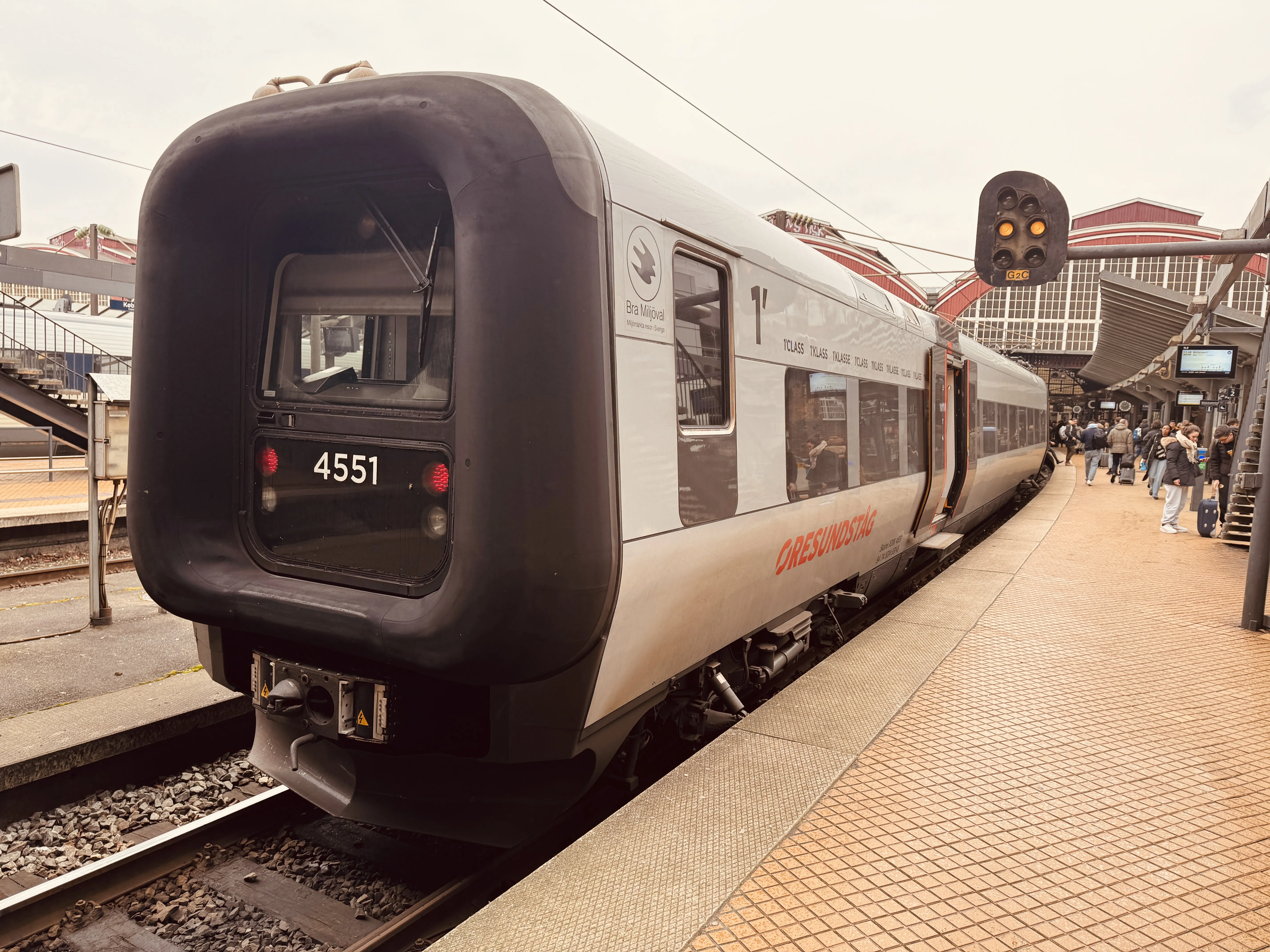 Billede af DSB ET 4351 fotograferet ud for København Hovedbanegård. Billede af DSB ET 4351 fotograferet ud for København Hovedbanegård.