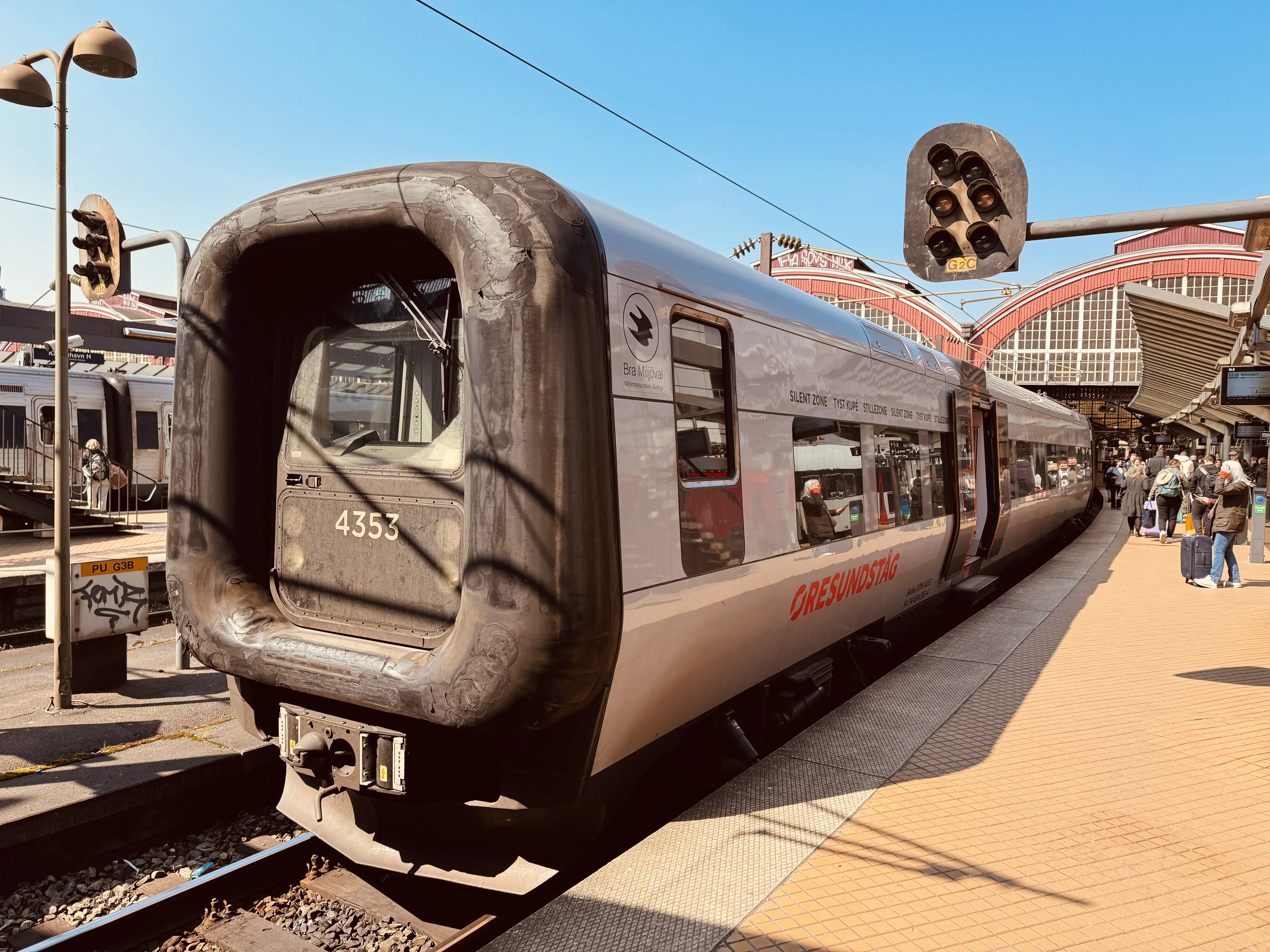 Billede af DSB ET 4353 fotograferet ud for København Hovedbanegård. Billede af DSB ET 4353 fotograferet ud for København Hovedbanegård.