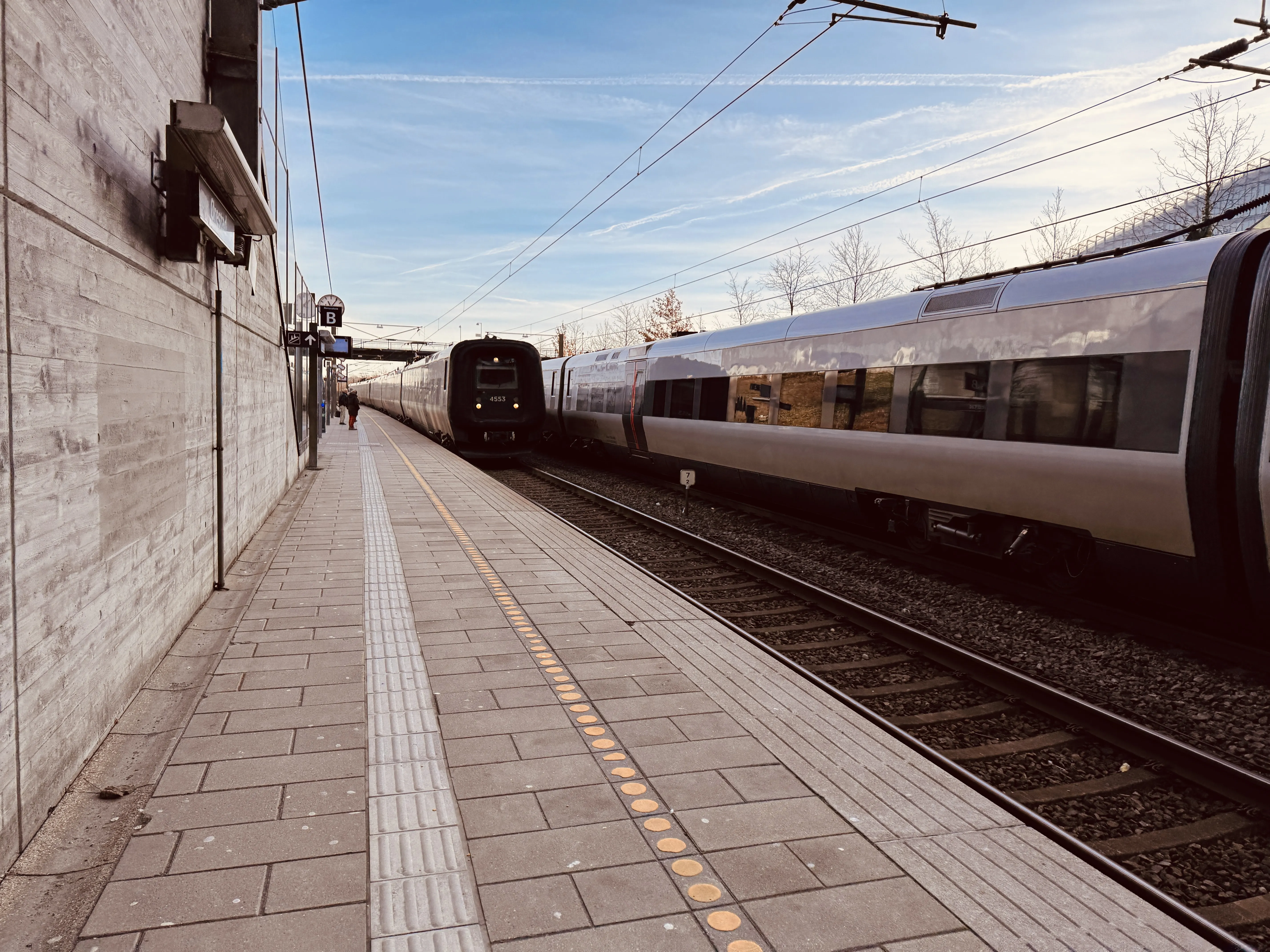 Billede af DSB ET 4353 fotograferet ud for Ørestad Trinbræt. Billede af DSB ET 4353 fotograferet ud for Ørestad Trinbræt.