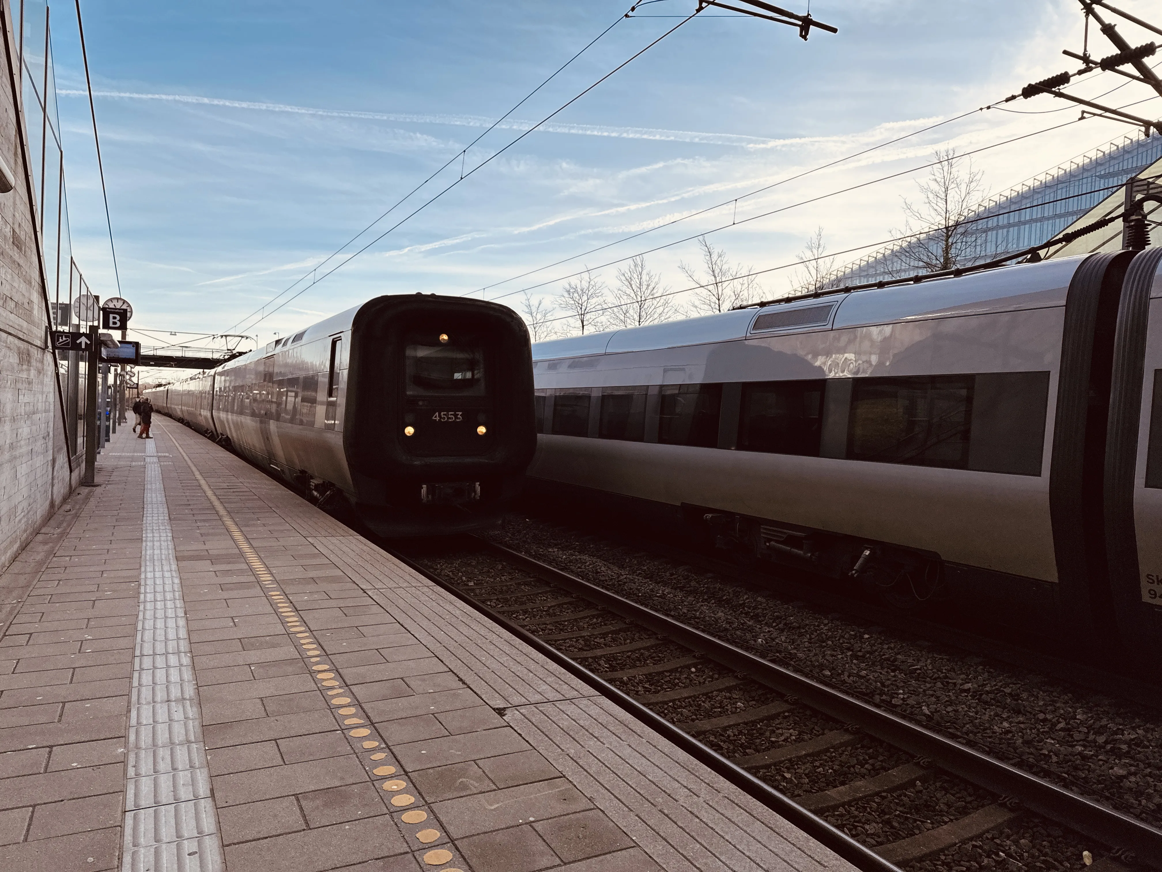 Billede af DSB ET 4353 fotograferet ud for Ørestad Trinbræt. Billede af DSB ET 4353 fotograferet ud for Ørestad Trinbræt.