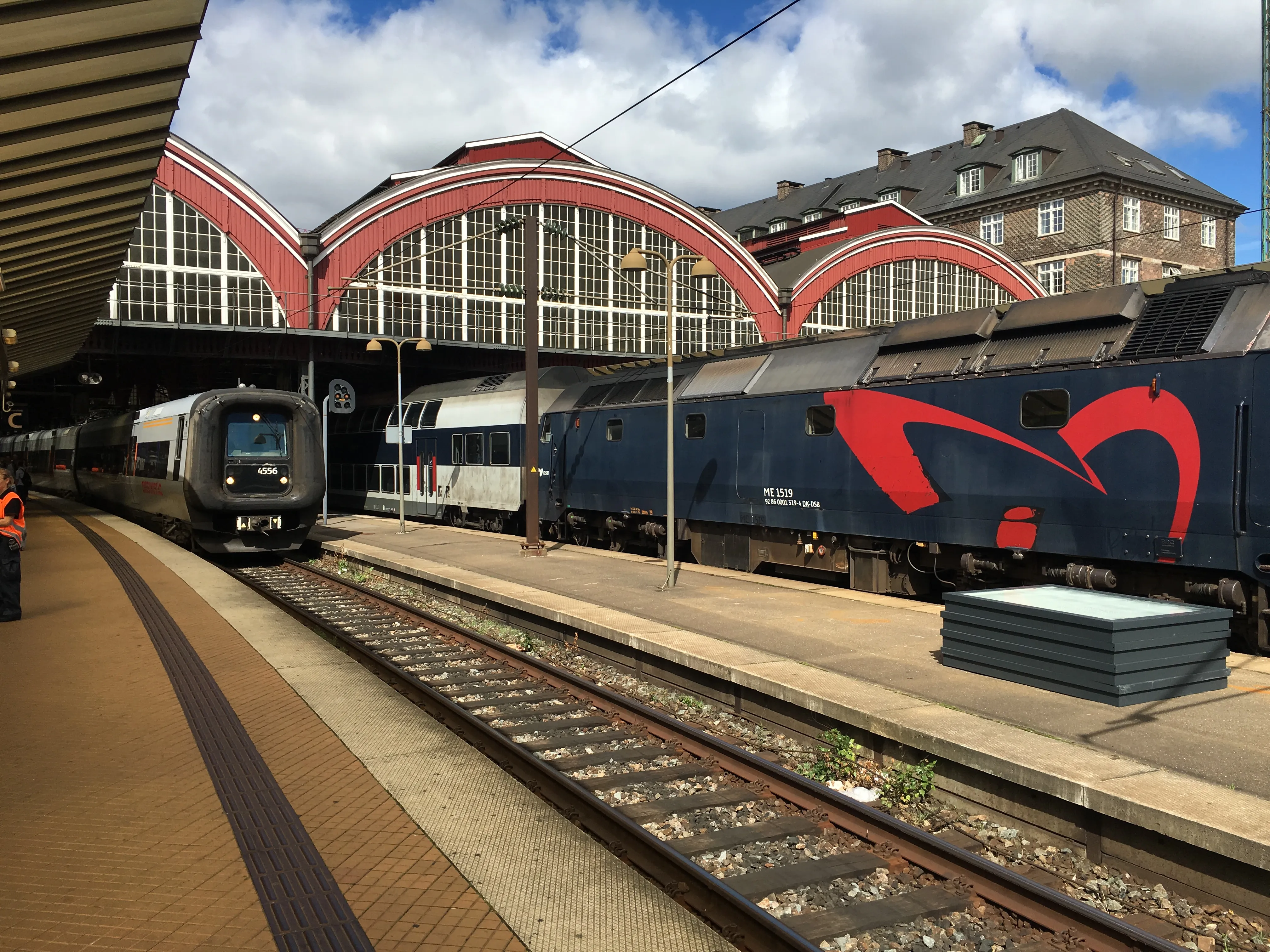 Billede af DSB ET 4356 fotograferet ud for København Hovedbanegård. Billede af DSB ET 4356 fotograferet ud for København Hovedbanegård.