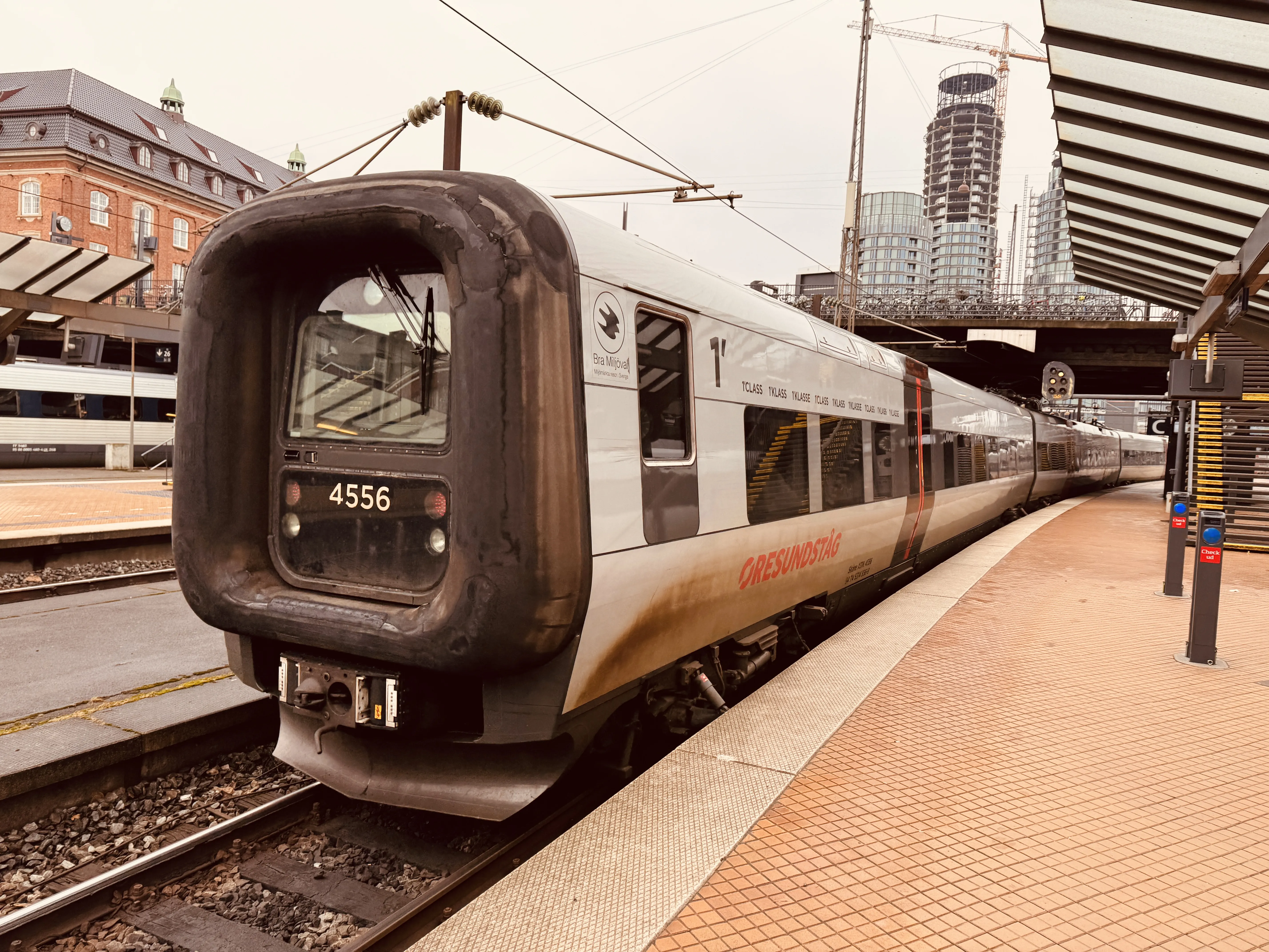 Billede af DSB ET 4356 fotograferet ud for København Hovedbanegård. Billede af DSB ET 4356 fotograferet ud for København Hovedbanegård.