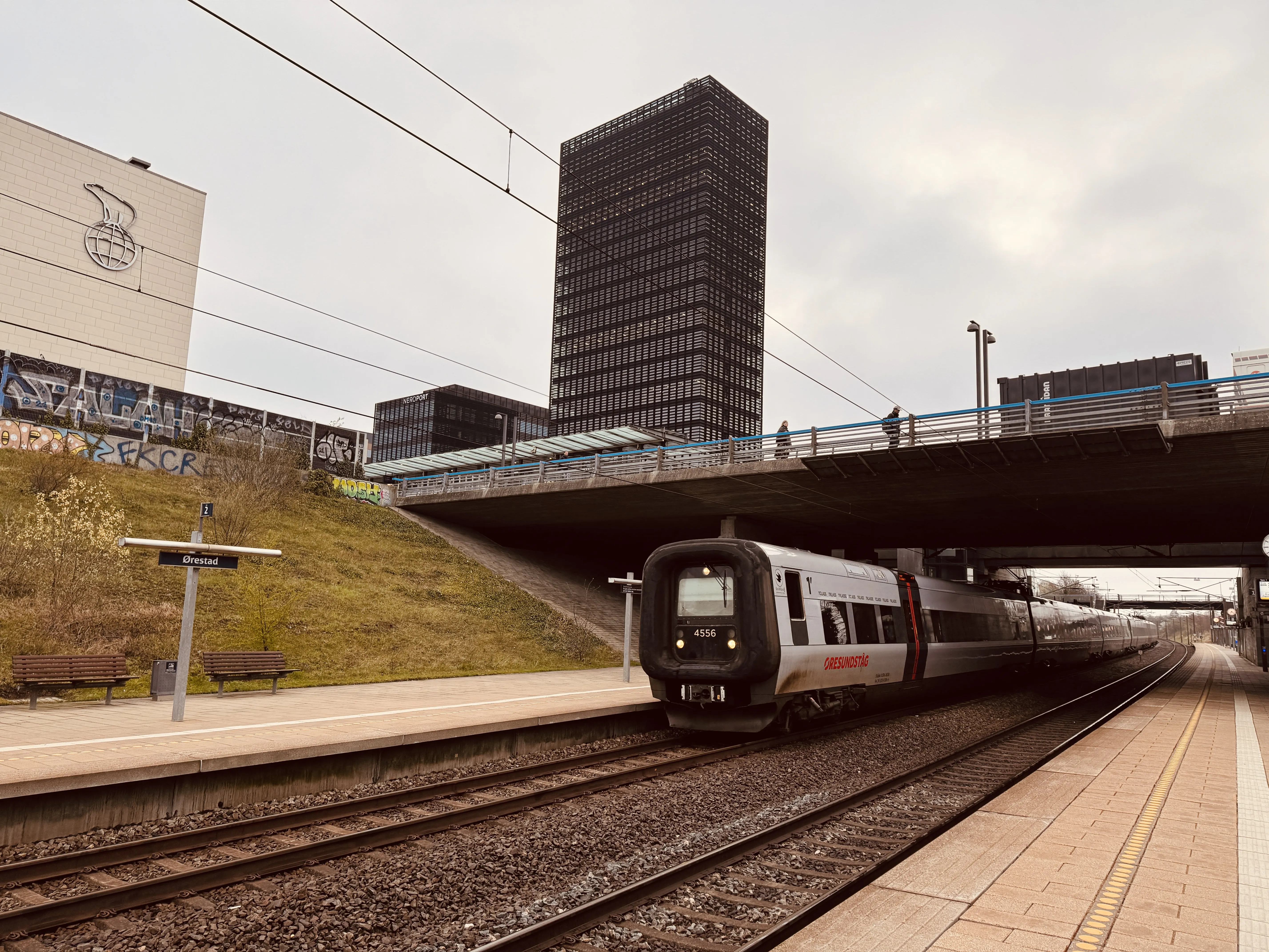 Billede af DSB ET 4356 fotograferet ud for Ørestad Trinbræt. Billede af DSB ET 4356 fotograferet ud for Ørestad Trinbræt.