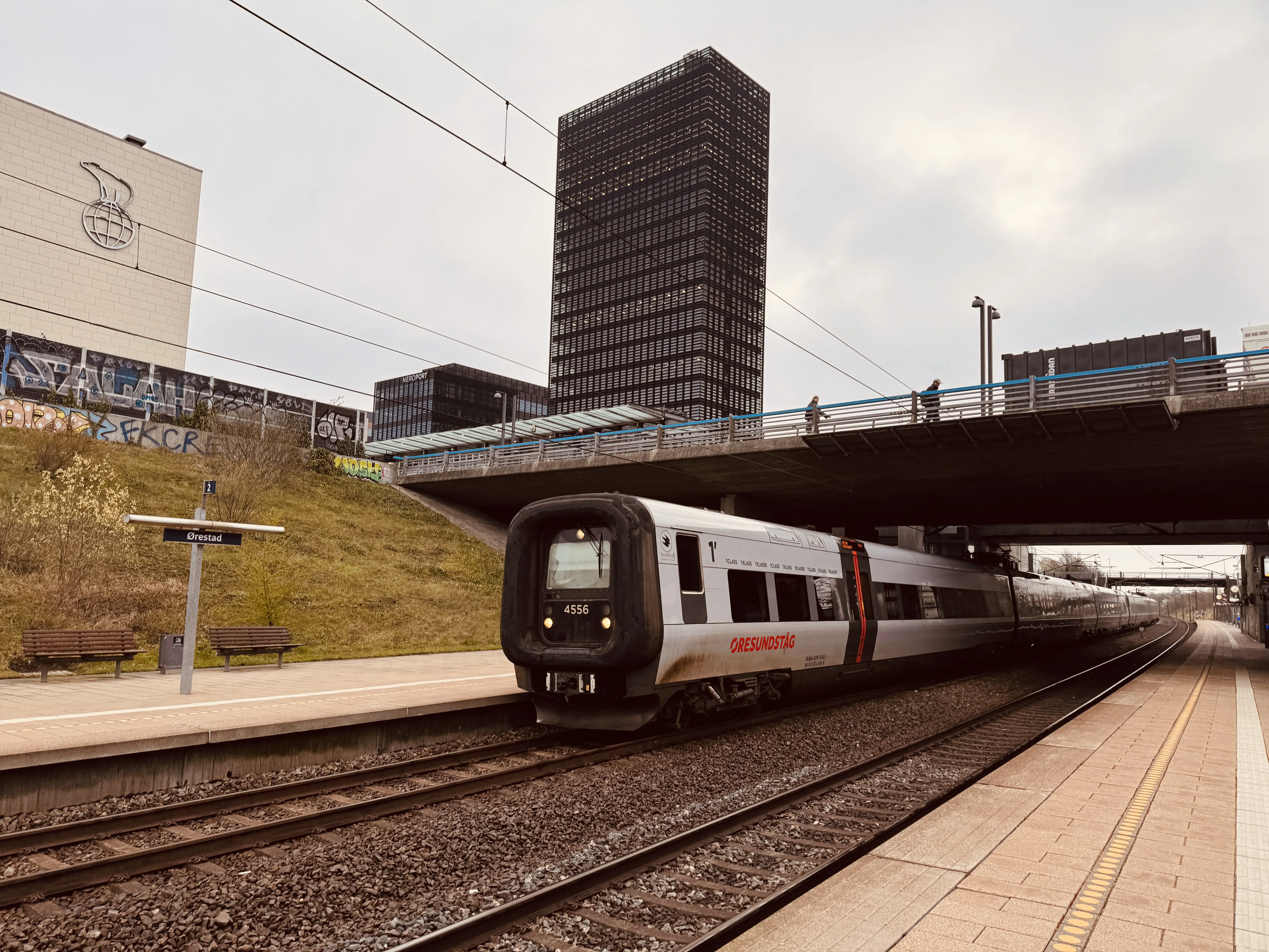 Billede af DSB ET 4356 fotograferet ud for Ørestad Trinbræt. Billede af DSB ET 4356 fotograferet ud for Ørestad Trinbræt.