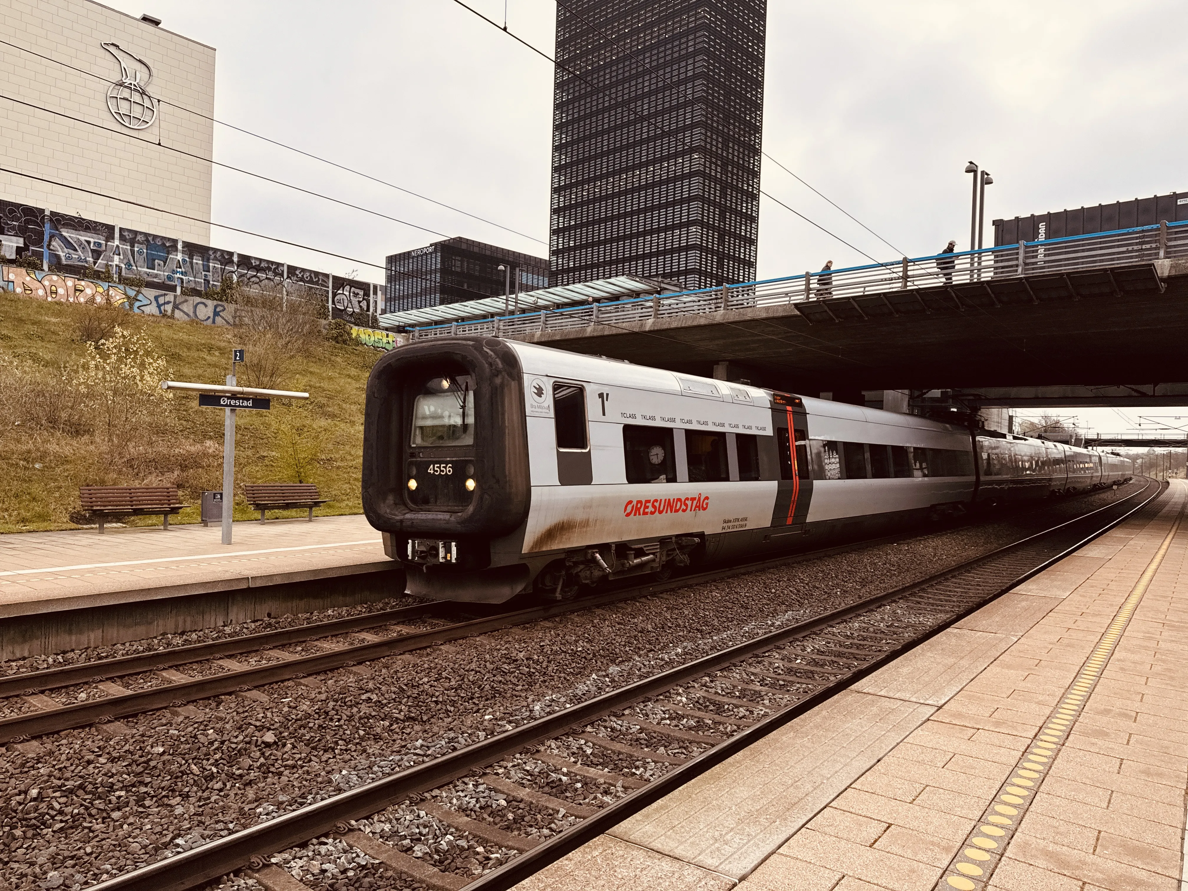 Billede af DSB ET 4356 fotograferet ud for Ørestad Trinbræt. Billede af DSB ET 4356 fotograferet ud for Ørestad Trinbræt.